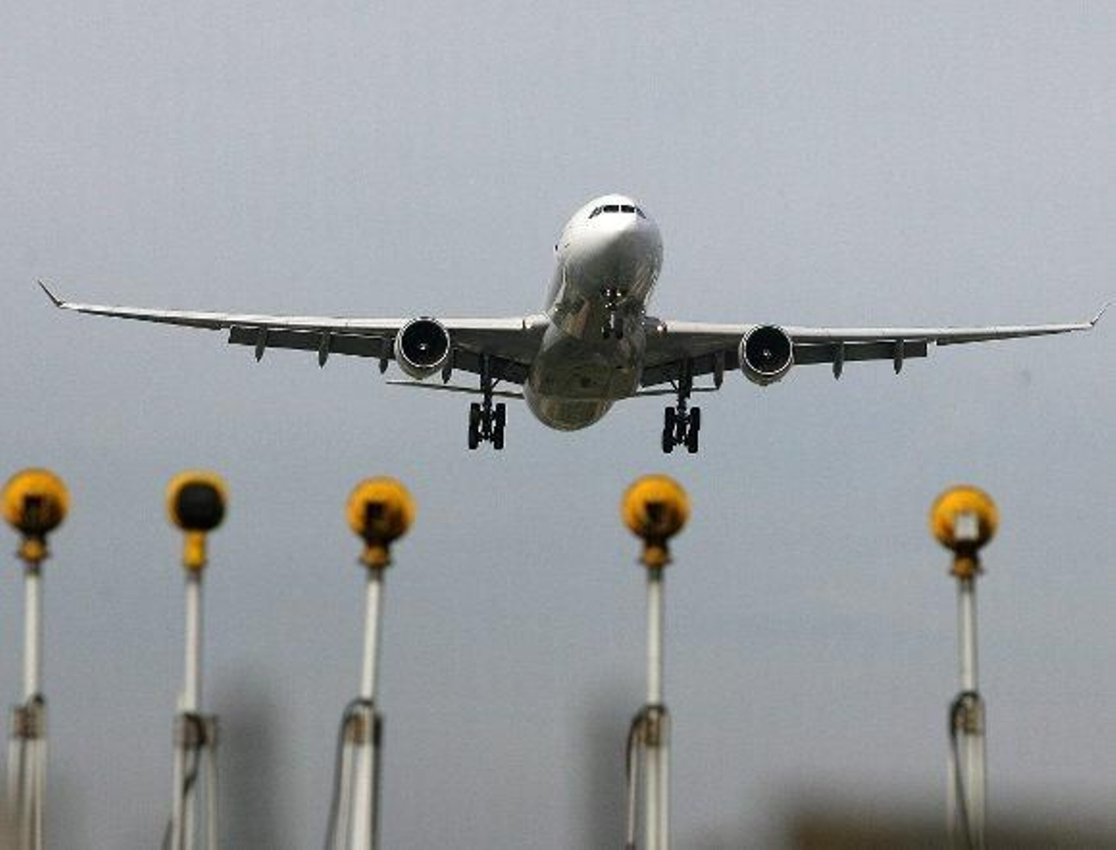 Los controladores aéreos aprueban ir a la huelga después del 15 de agosto