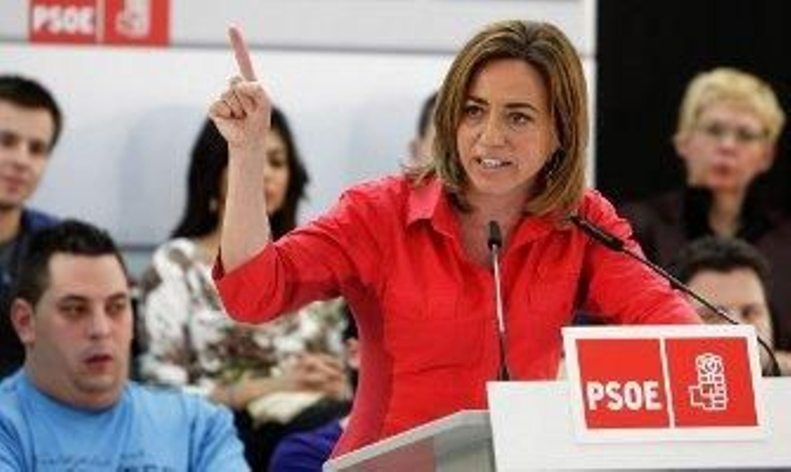 Chacón dice que no quiere ganar a Rubalcaba, sino a la frustración del PSOE