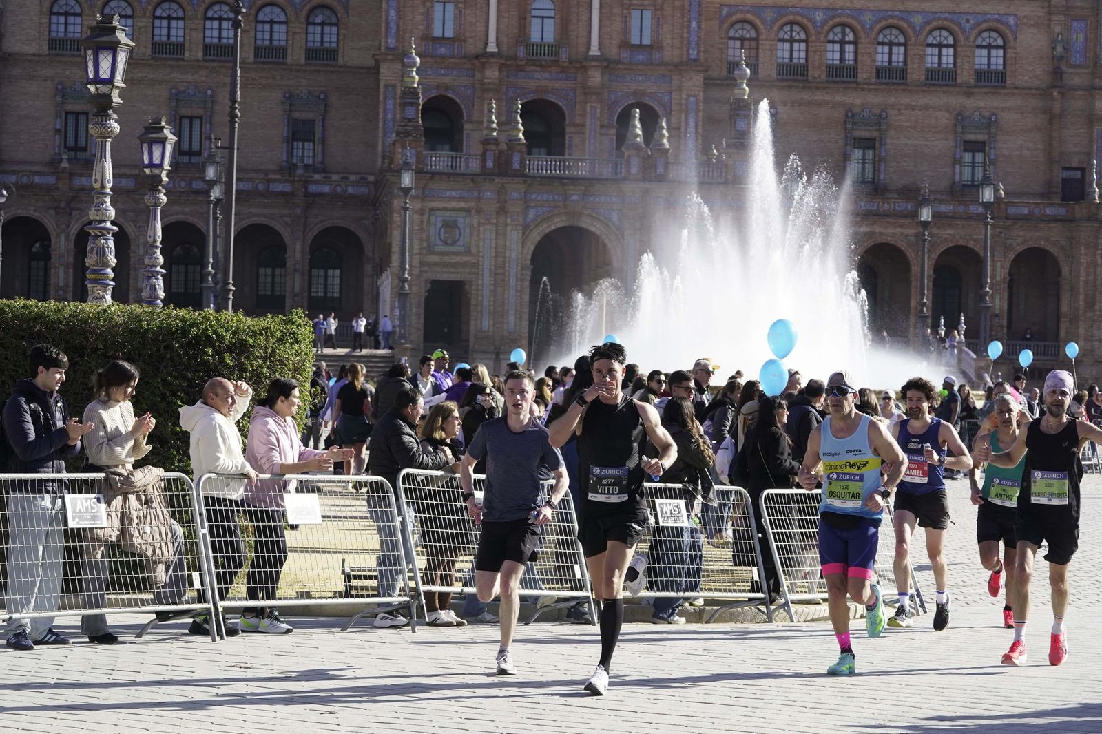 El Zúrich Maraton de Sevilla 2026 en la Plaza de España, galería 1