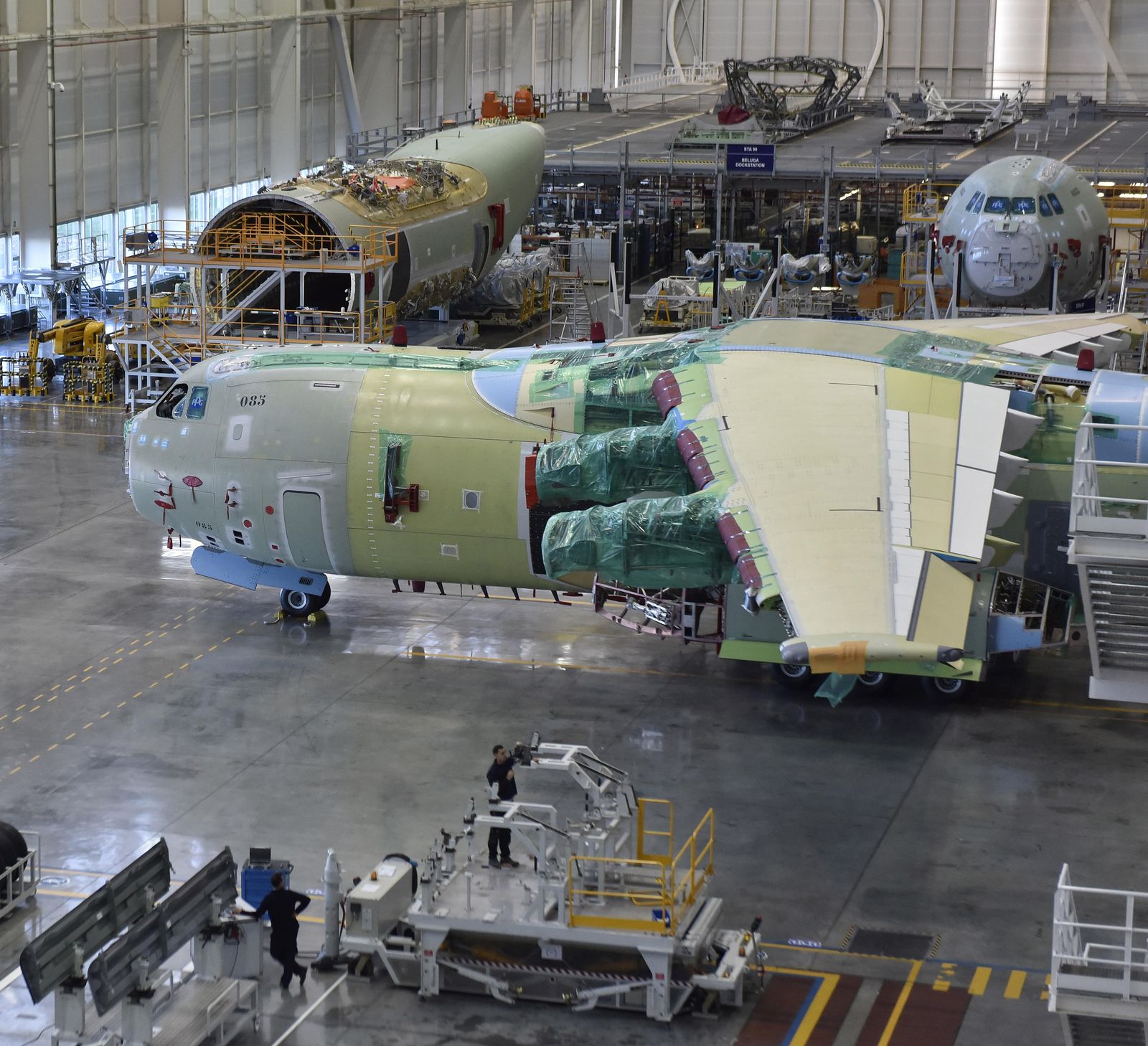 Vista desde la balconada del centro de visitas de los trabajos de emsamblaje del avión A400M
