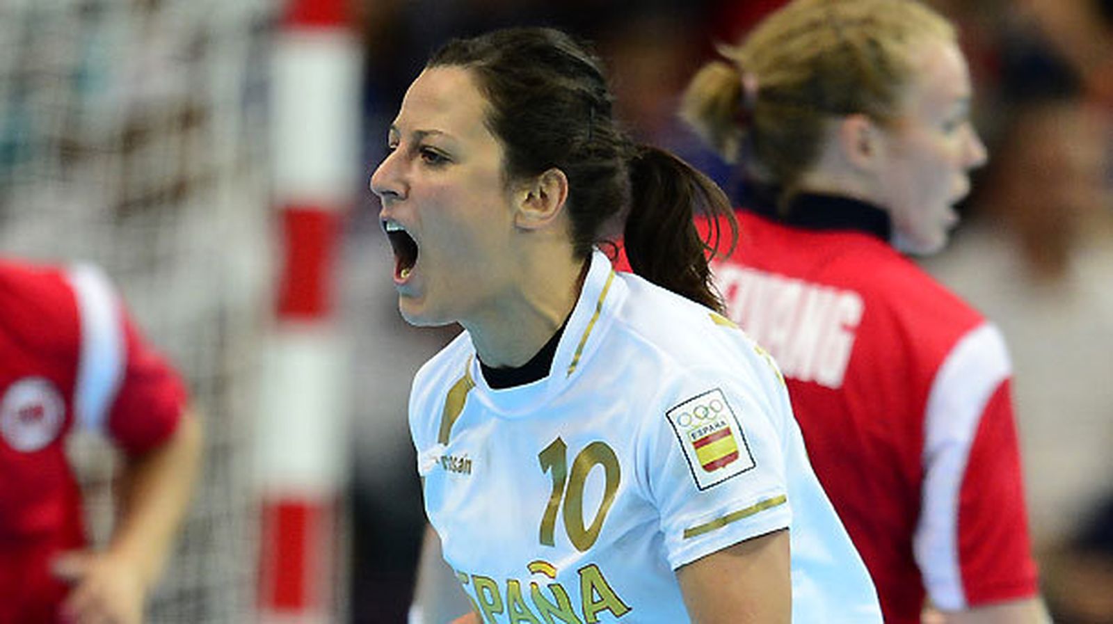 Las chicas de balonmano vencen a Noruega y se medirán a Croacia en cuartos (20-25)
