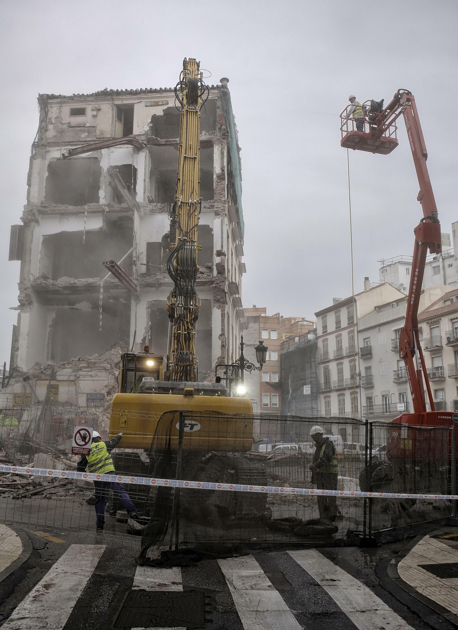 Las fotos de la demolición de La Mundial