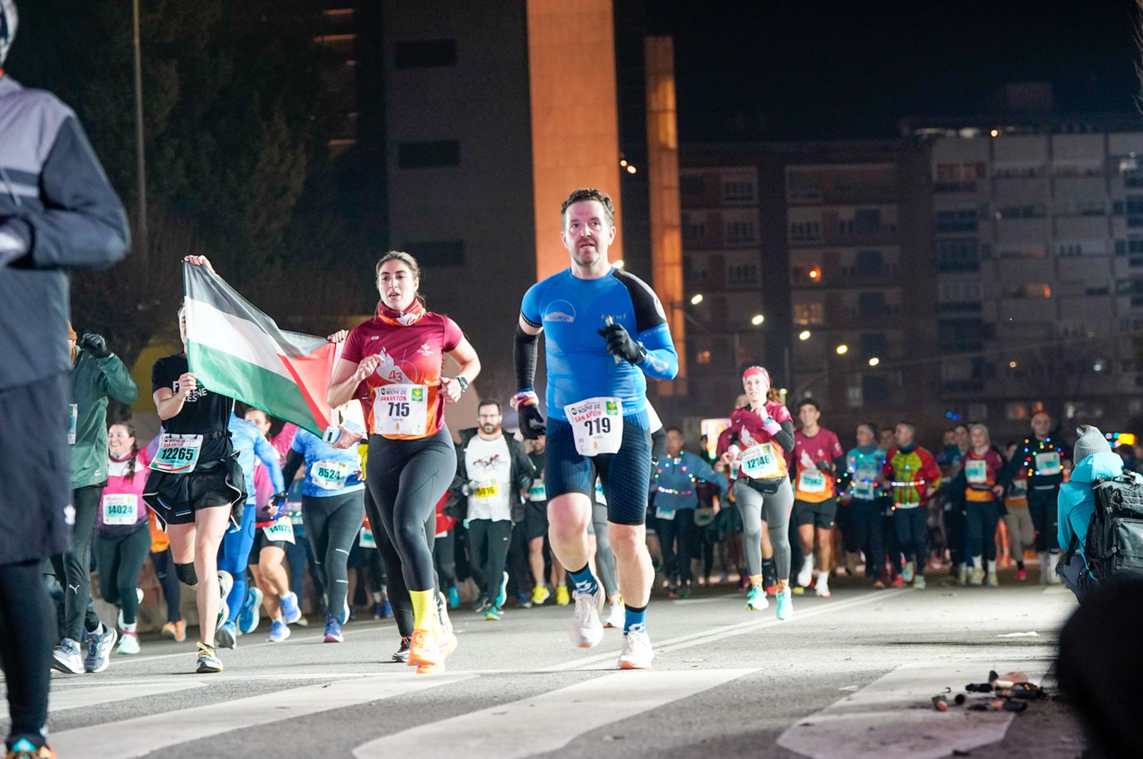 En imágenes: búscate en tu llegada a meta de la Carrera de San Antón 2026 (17)