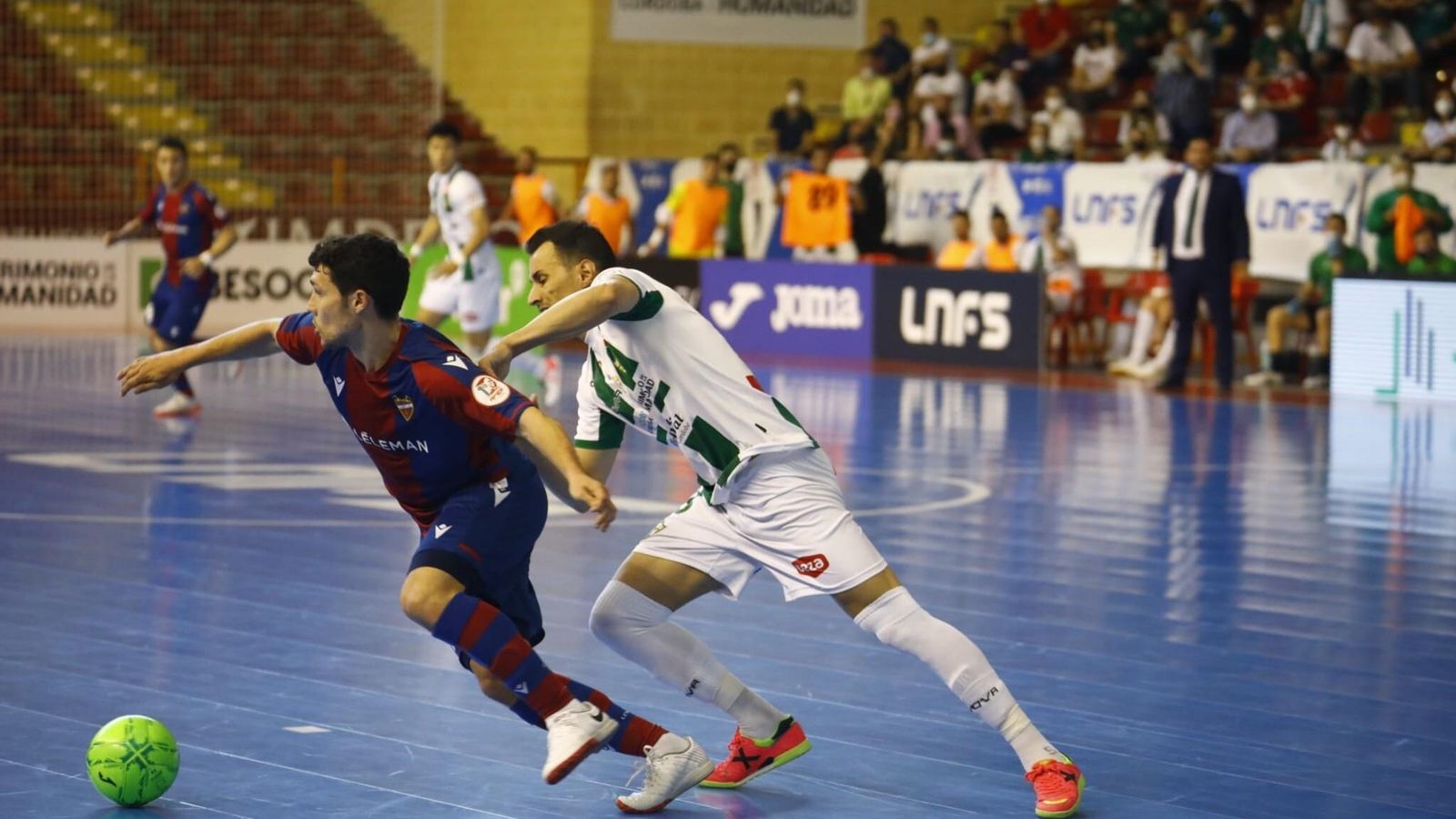 Boyos, intenso en el trabajo defensivo en la segunda parte.