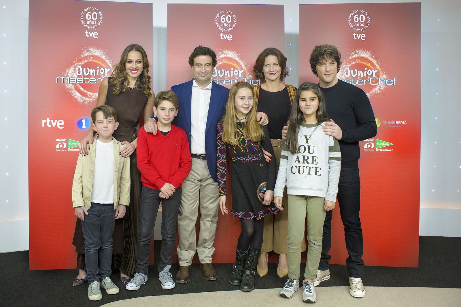 El jurado con los concursantes de 'Masterchef Junior 4'.