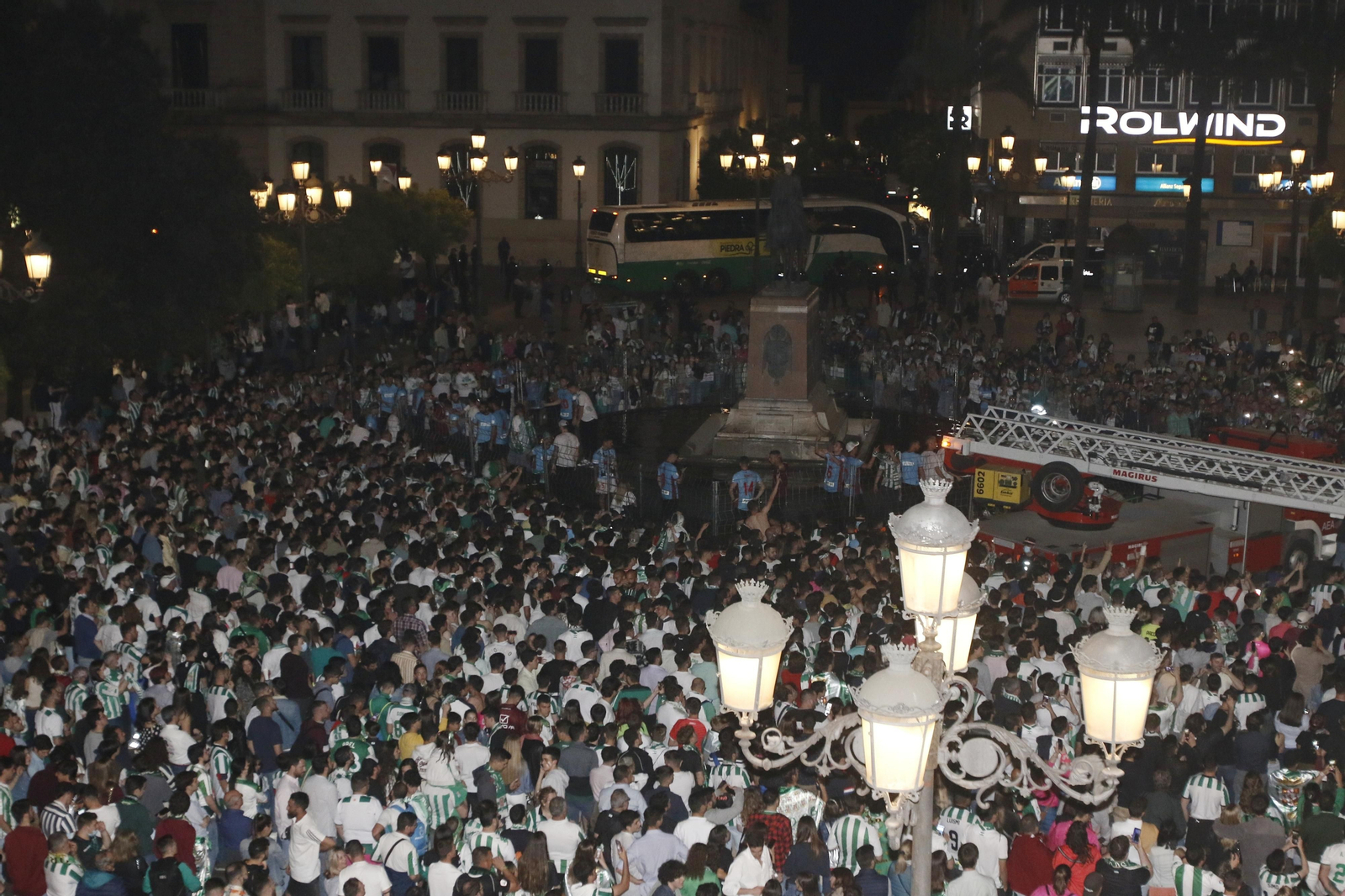 La celebración del ascenso del Córdoba CF en Las Tendillas, en imágenes