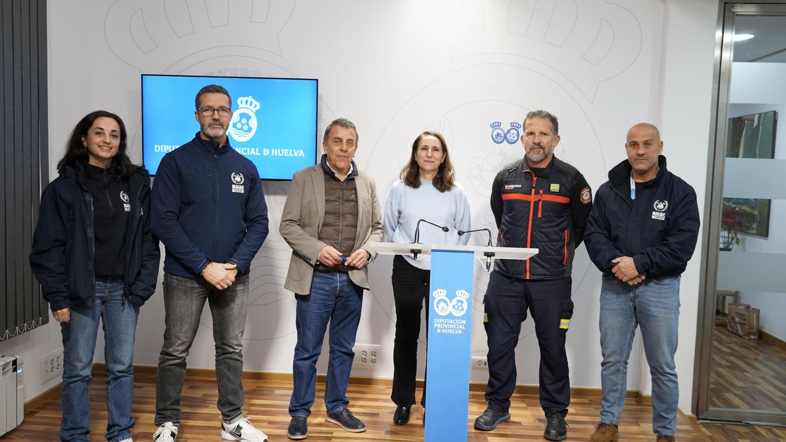 Representantes del Consorcio Provincial contra Incendios y Salvamento y Bomberos Unidos sin Fronteras.