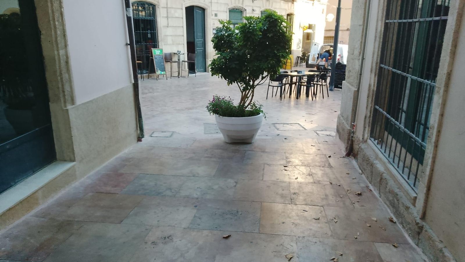 Acceso a la Plaza Vieja desde la Plaza de la Administración Vieja.