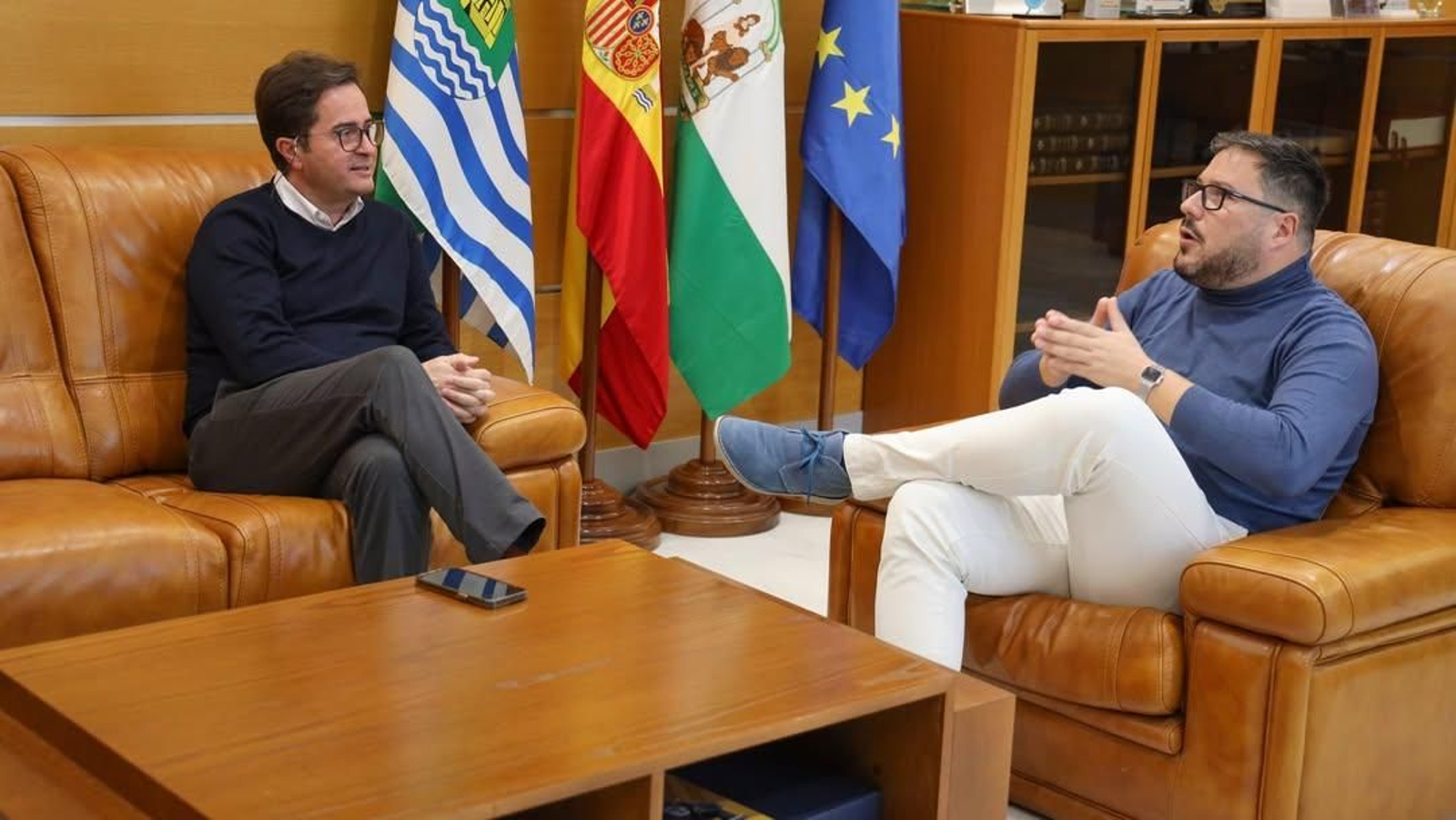 Francisco Góngora recibió al 'Maestro Alberto' en el Ayuntamiento de El Ejido.