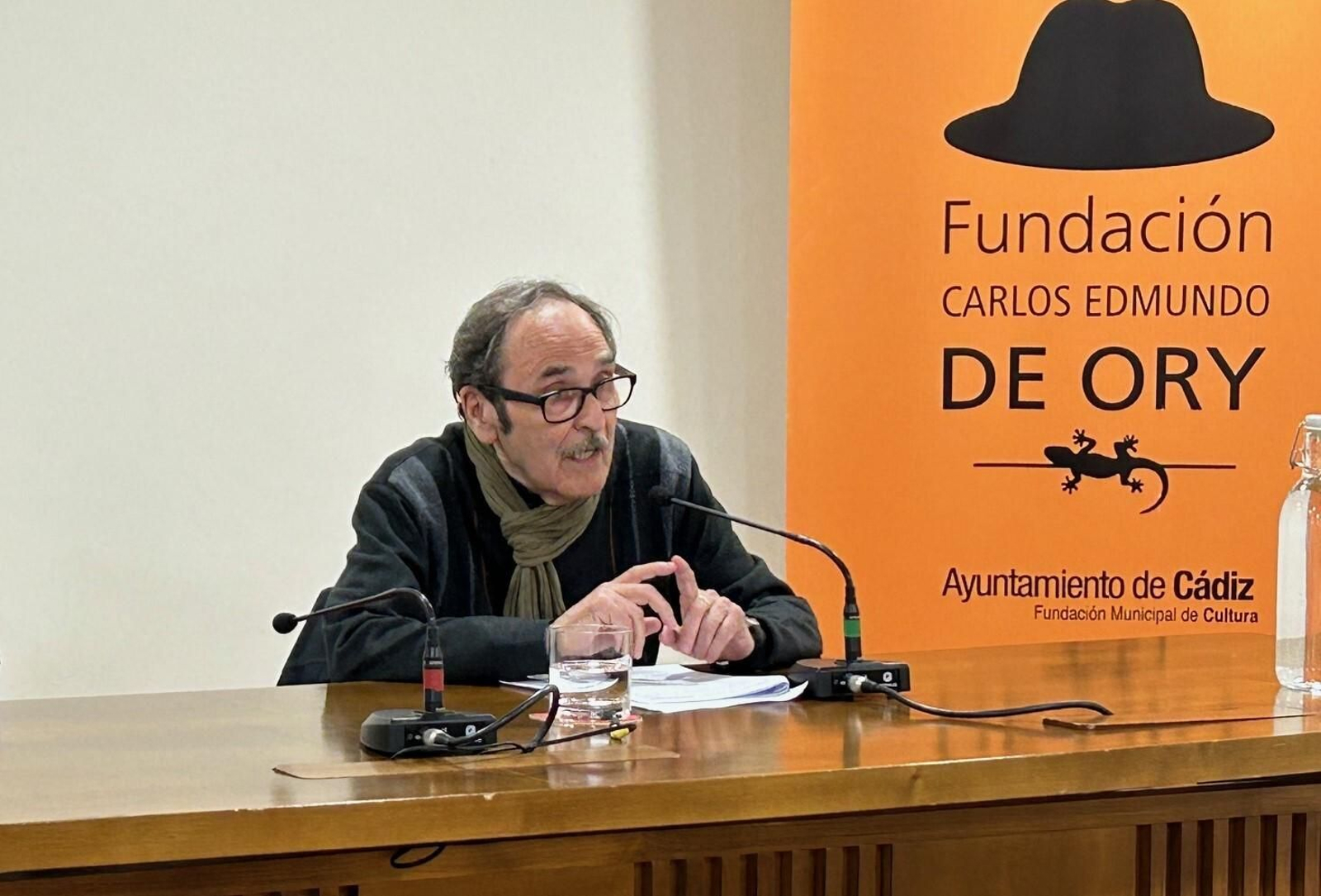El poeta Jaume Pont durante su reciente estancia en la Fundación Ory de Cádiz. El poeta Jaume Pont durante su reciente estancia en la Fundación Ory de Cádiz.