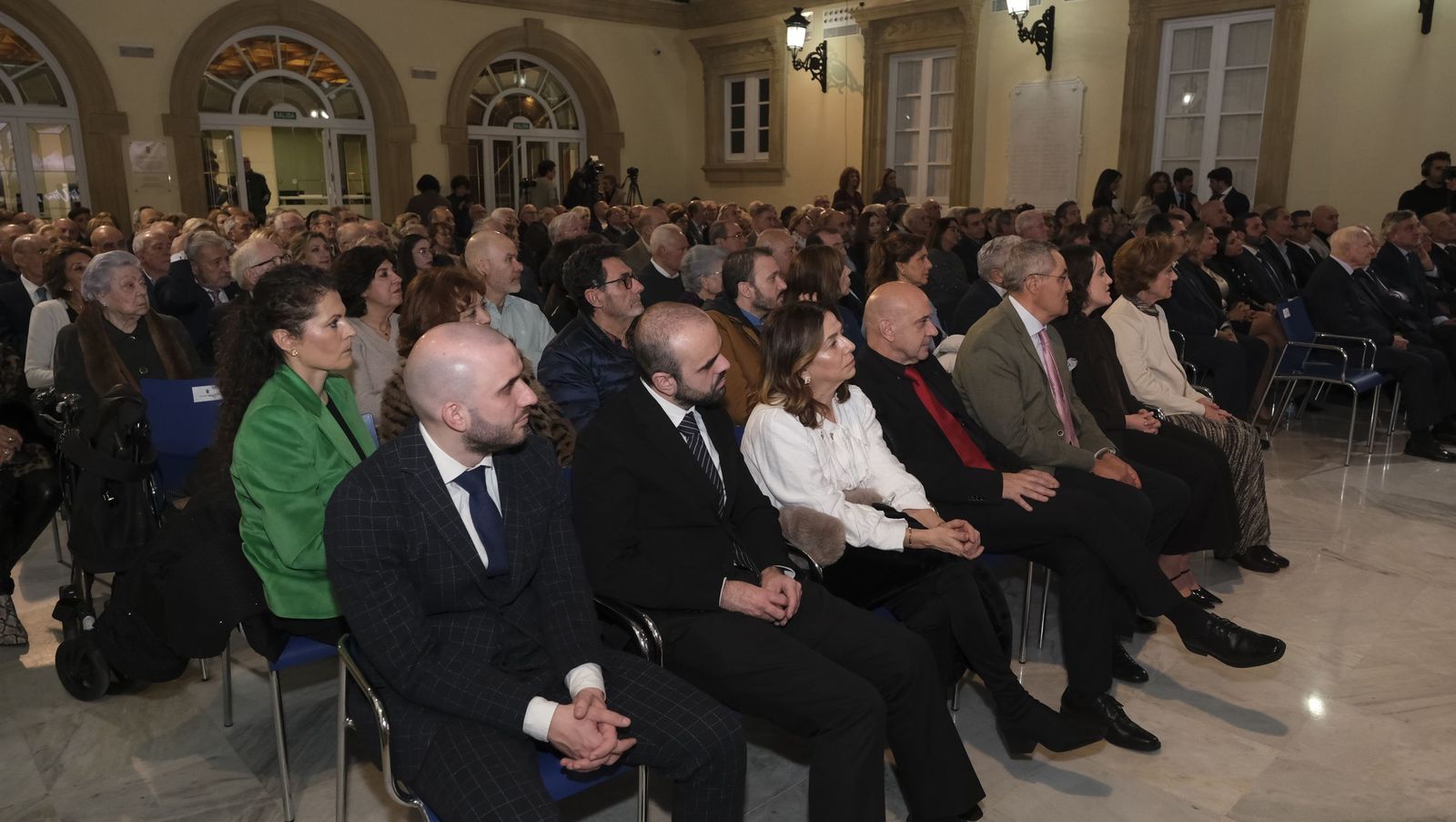 Las fotografías de la entrega del Escudo de Oro de la Provincia al Doctor Francisco Ortega Viñolo