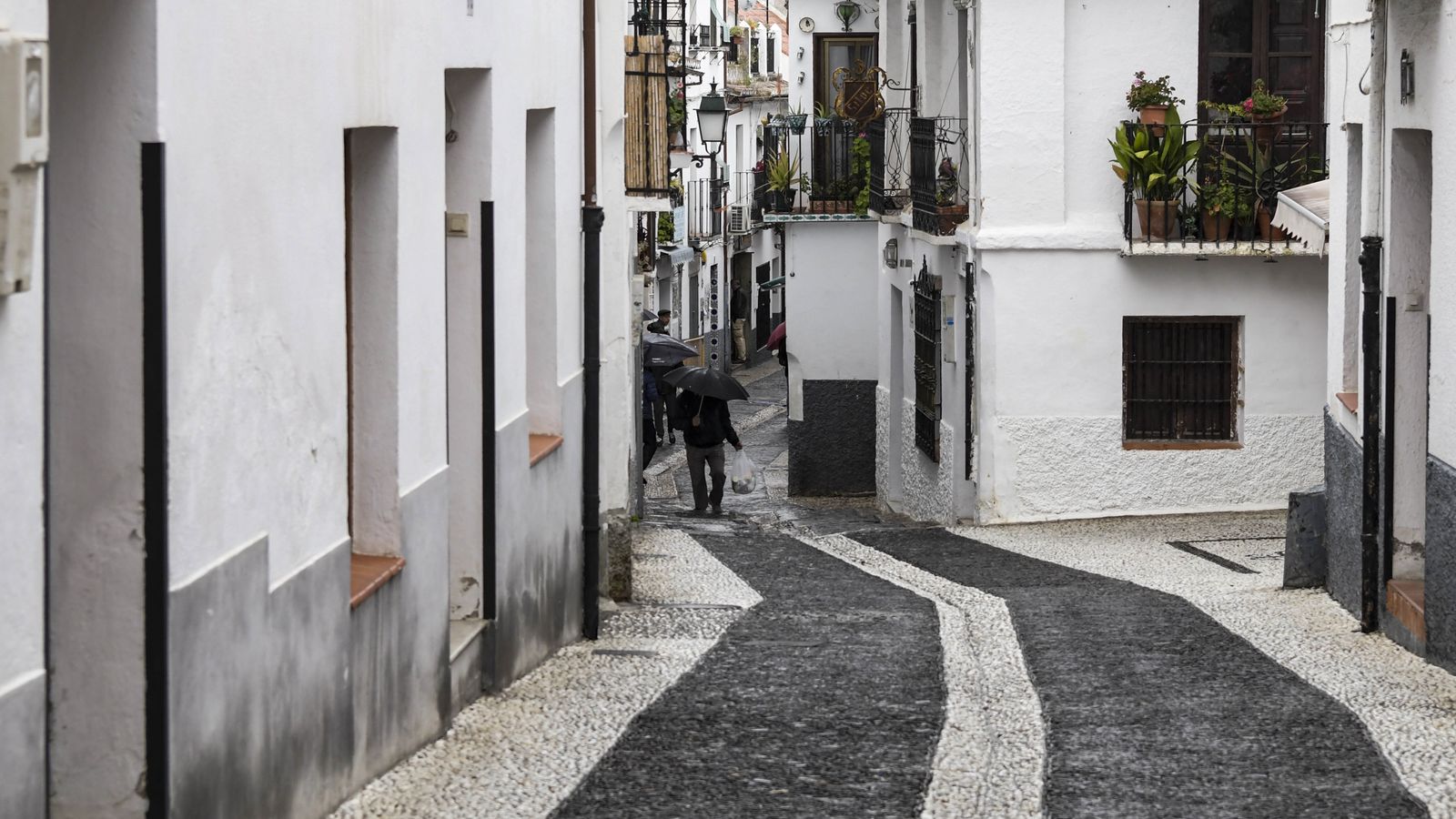 Estos días experimentamos la soledad y la inquietud de ver sitios familiares vacíos.