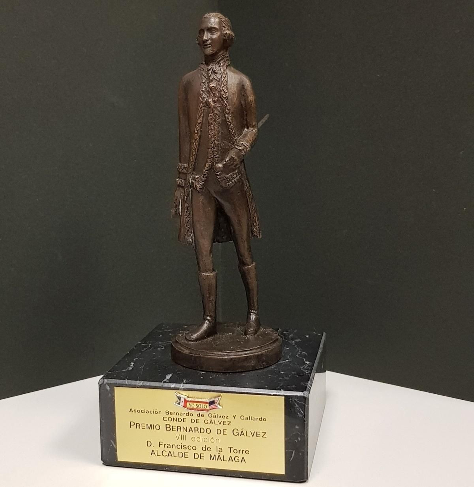 Gallarda escultura de recuerdo.