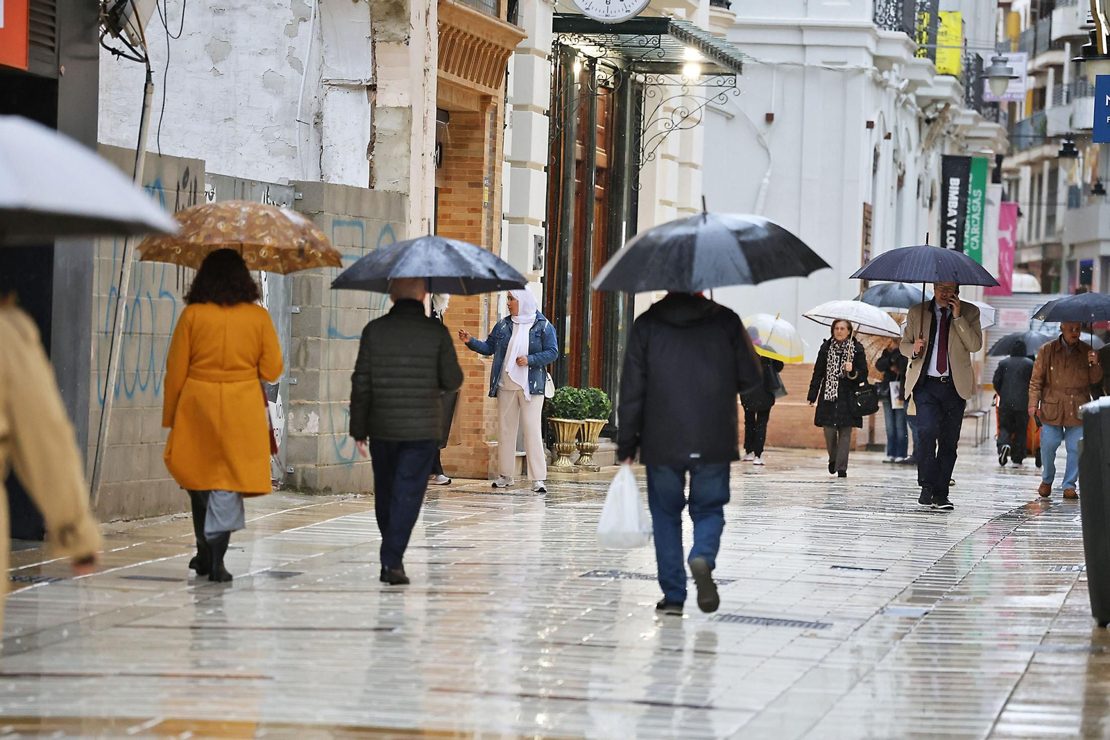 Las imágenes de la lluviosa mañana del jueves 13 de marzo en Huelva