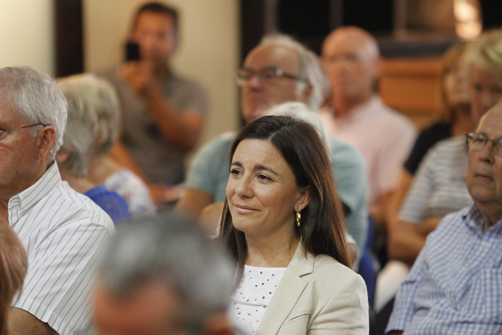 Fotogalería reunión Presidente Junta Andalucía, Juanma Moreno, con dueños viviendas irregulares del Almanzora