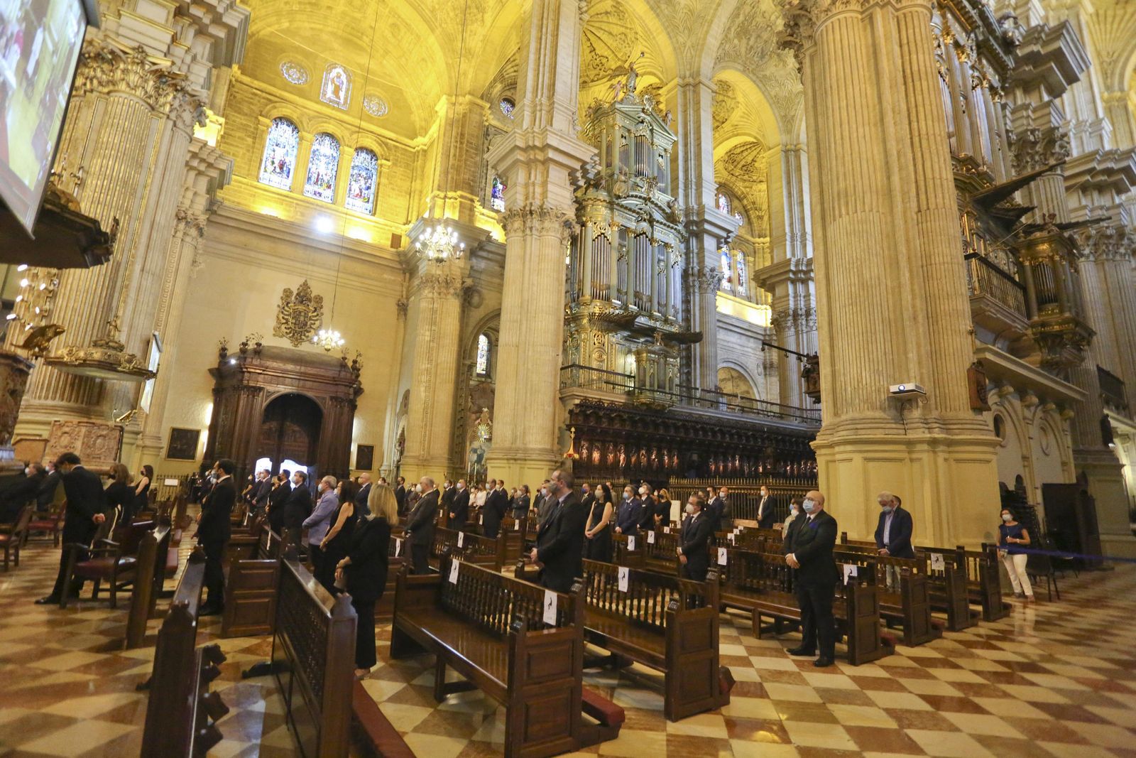 Las fotos del funeral en la Catedral de Málaga por los fallecidos con coronavirus.
