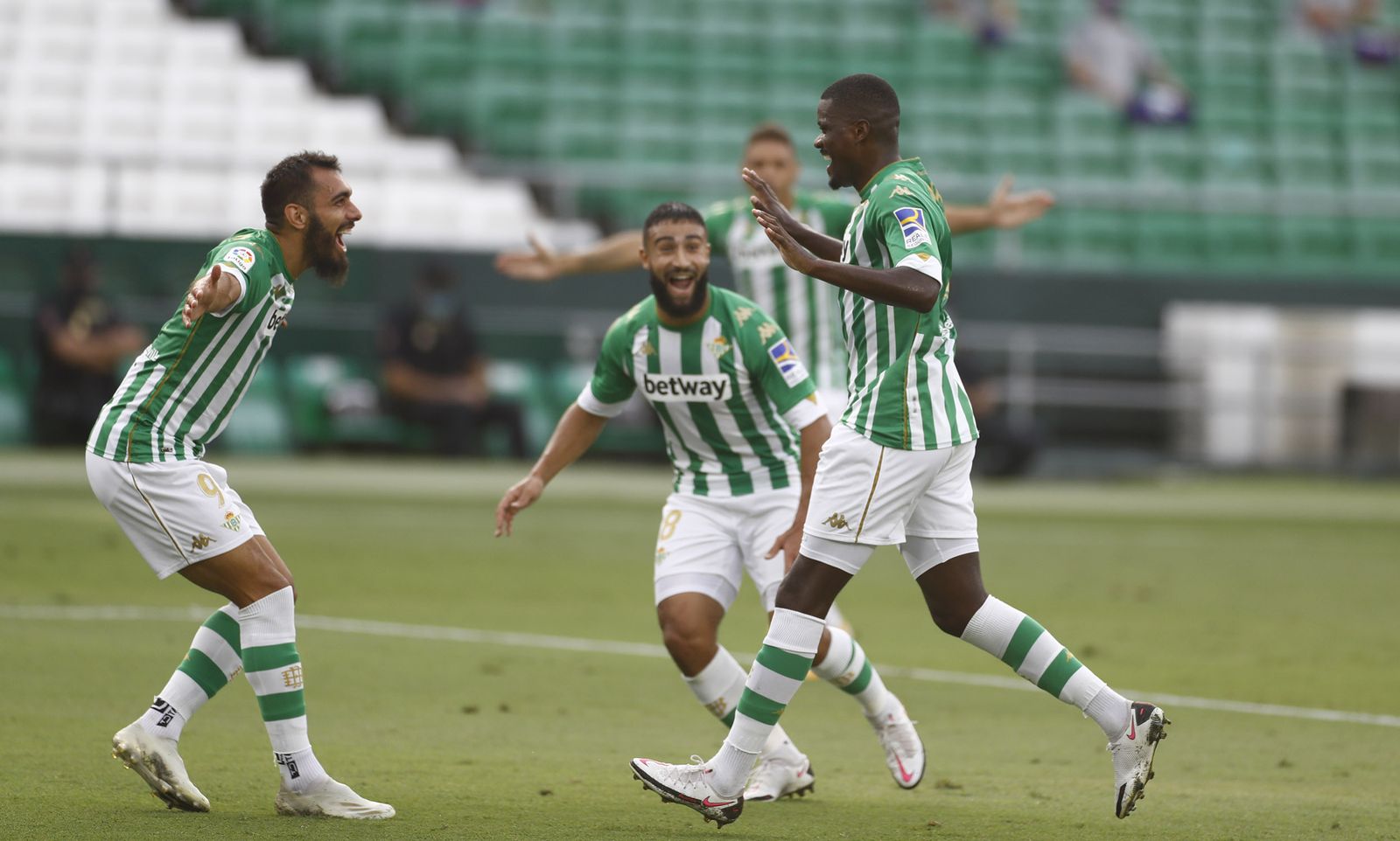 William Carvalho, Fekir y Borja Iglesias en un partido del Betis
