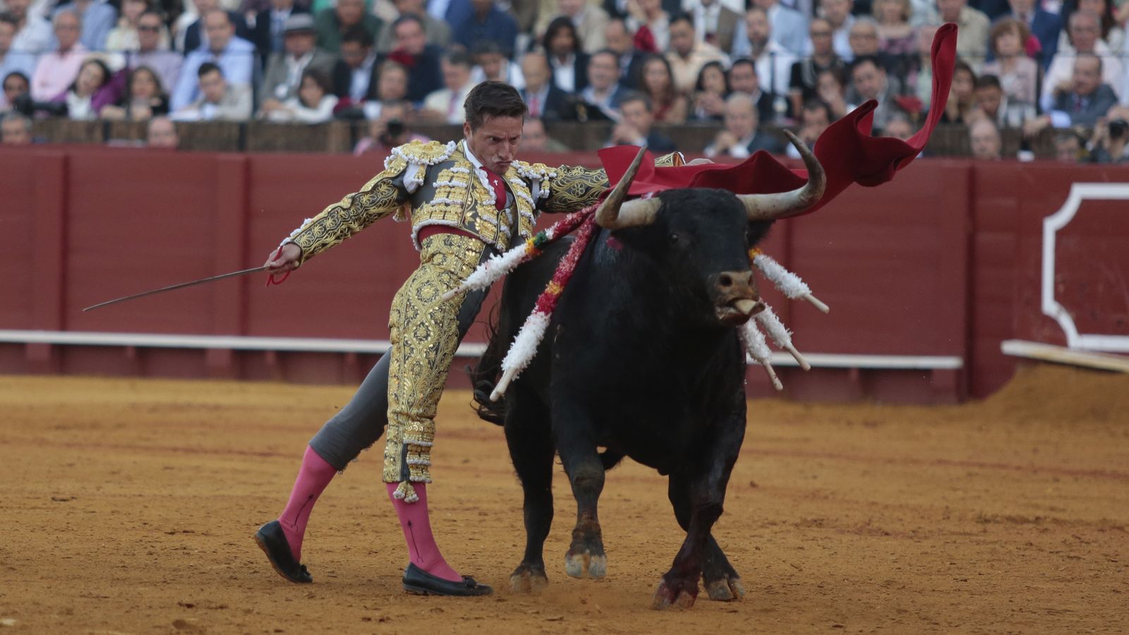 Las imágenes de la corrida del lunes de Feria