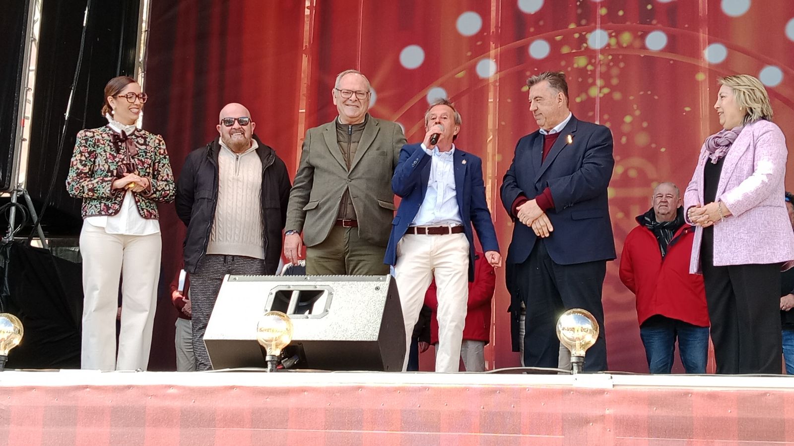 Carnaval 2026 en San Fernando: las peñas entregan sus reconocimientos para abrir la fiesta en la plaza del Rey