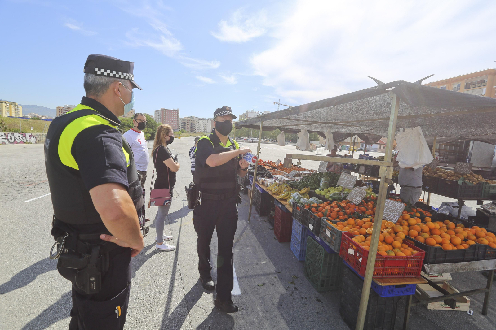 Las fotos del mercadillo de Huelin, en Málaga, en su primer día de desescalada