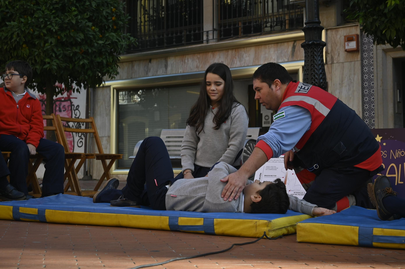 Los niños del Cardenal Spínola aprenden a salvar vidas.