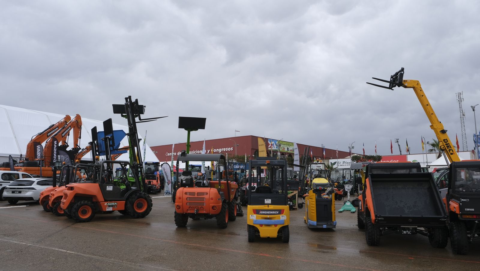 Imágenes del primer día de Expolevante Níjar.