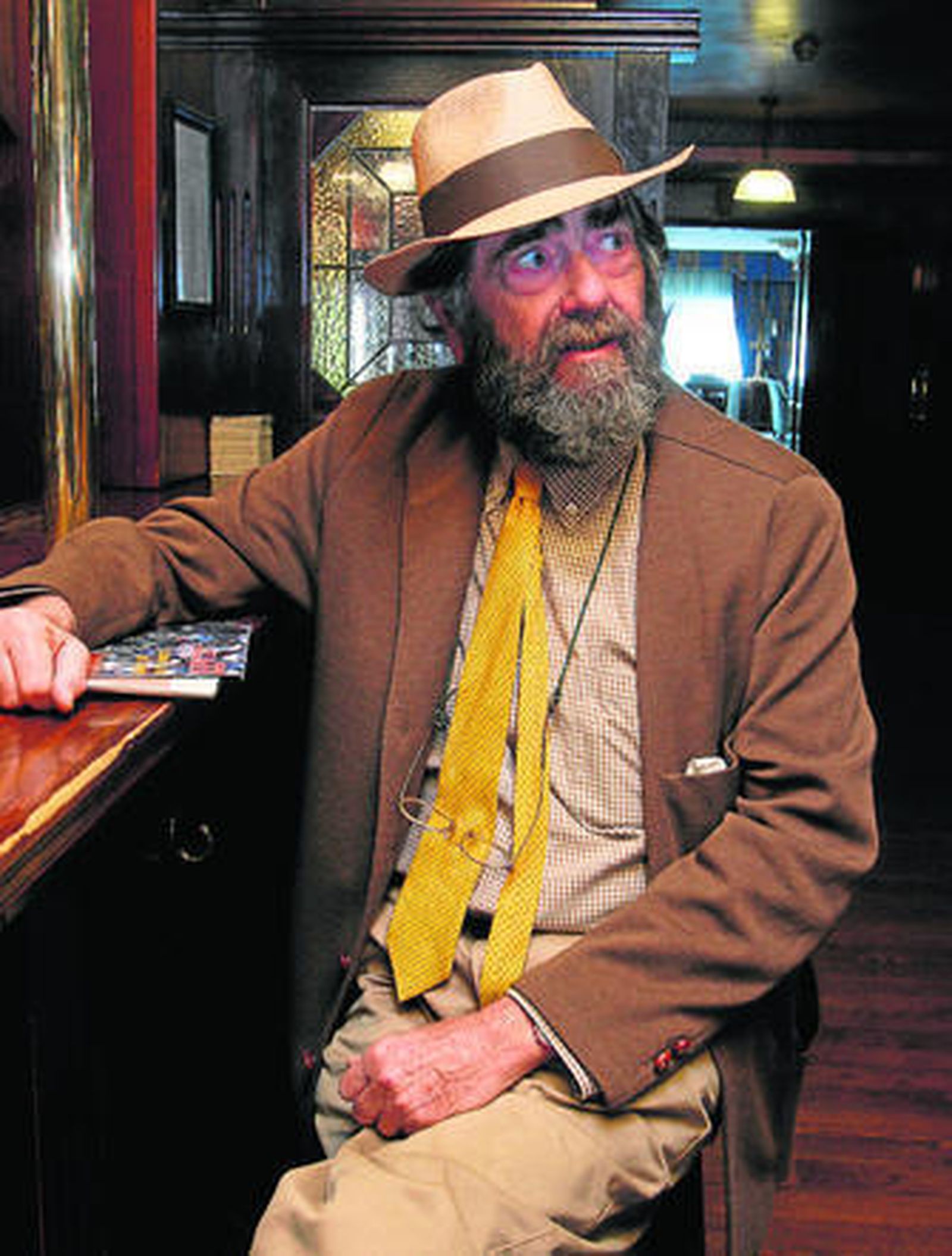 Pedro Romero de Solís en la barra del Trinity Pub.