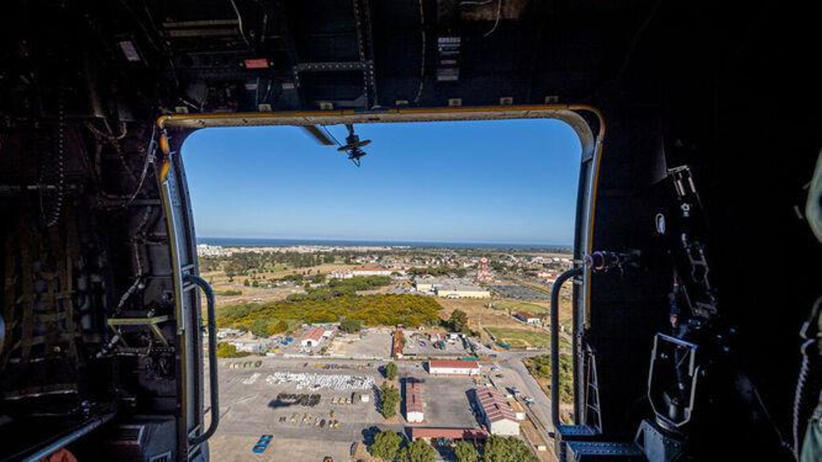 Vista de la Base de Rota desde un helicóptero de la Armada.