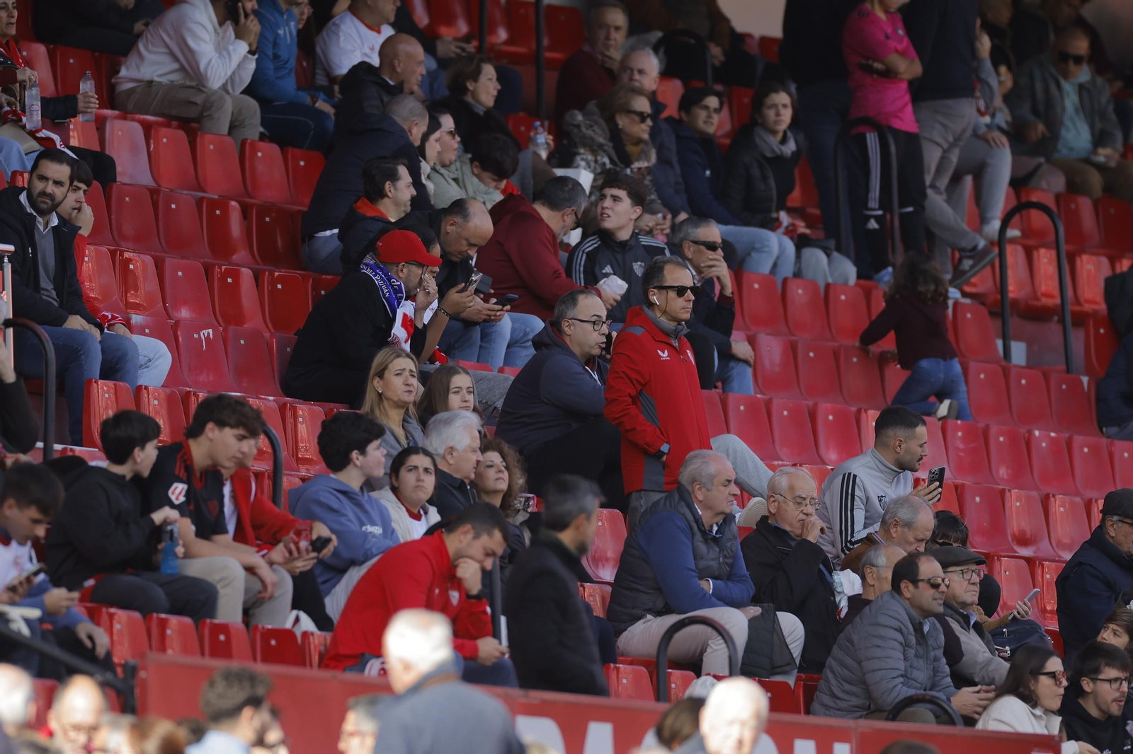 Búscate en las fotos del Sevilla - Oviedo