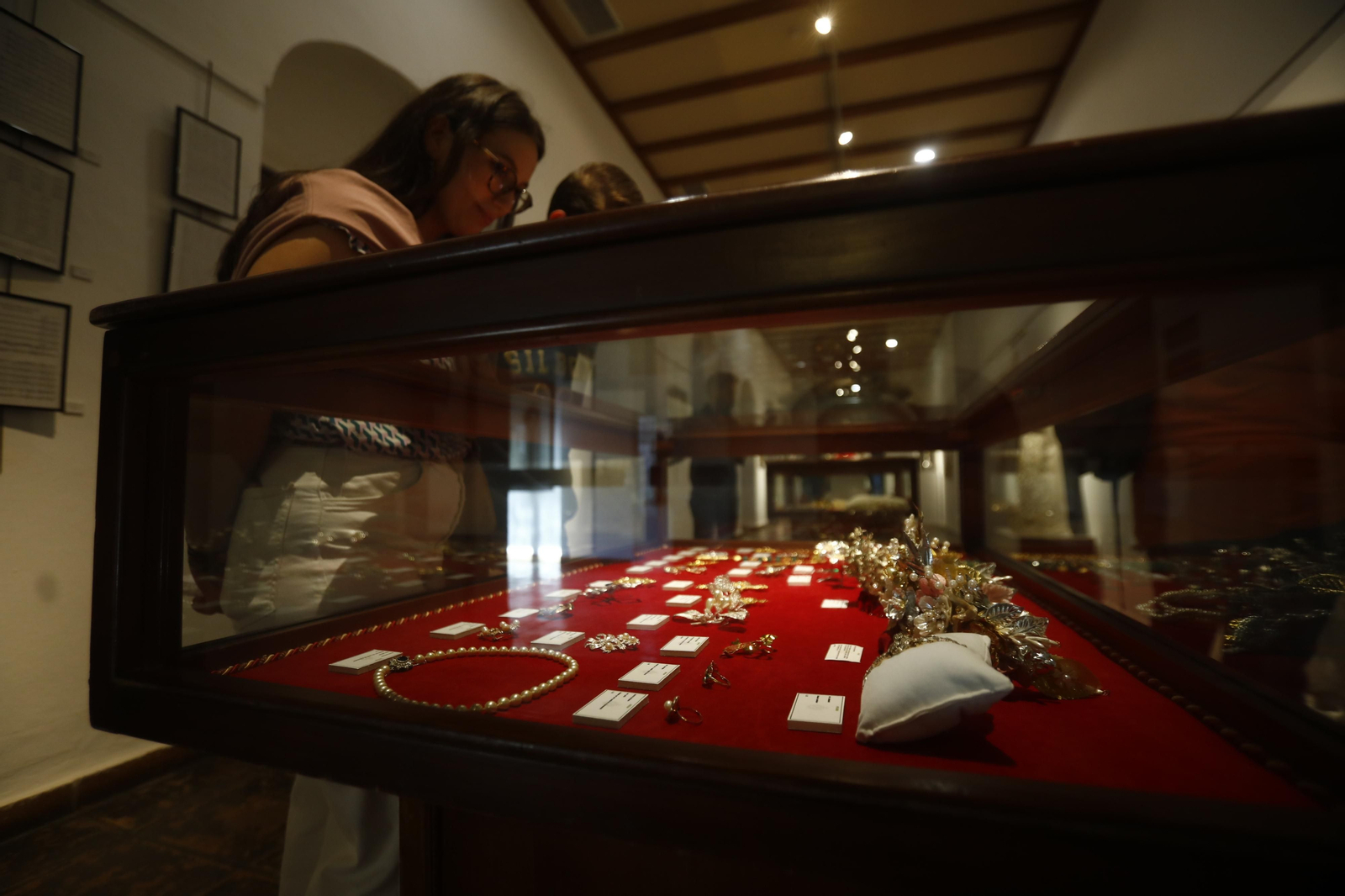 La hermandad de la Paz de Córdoba enseña los estrenos de la coronación, en imágenes