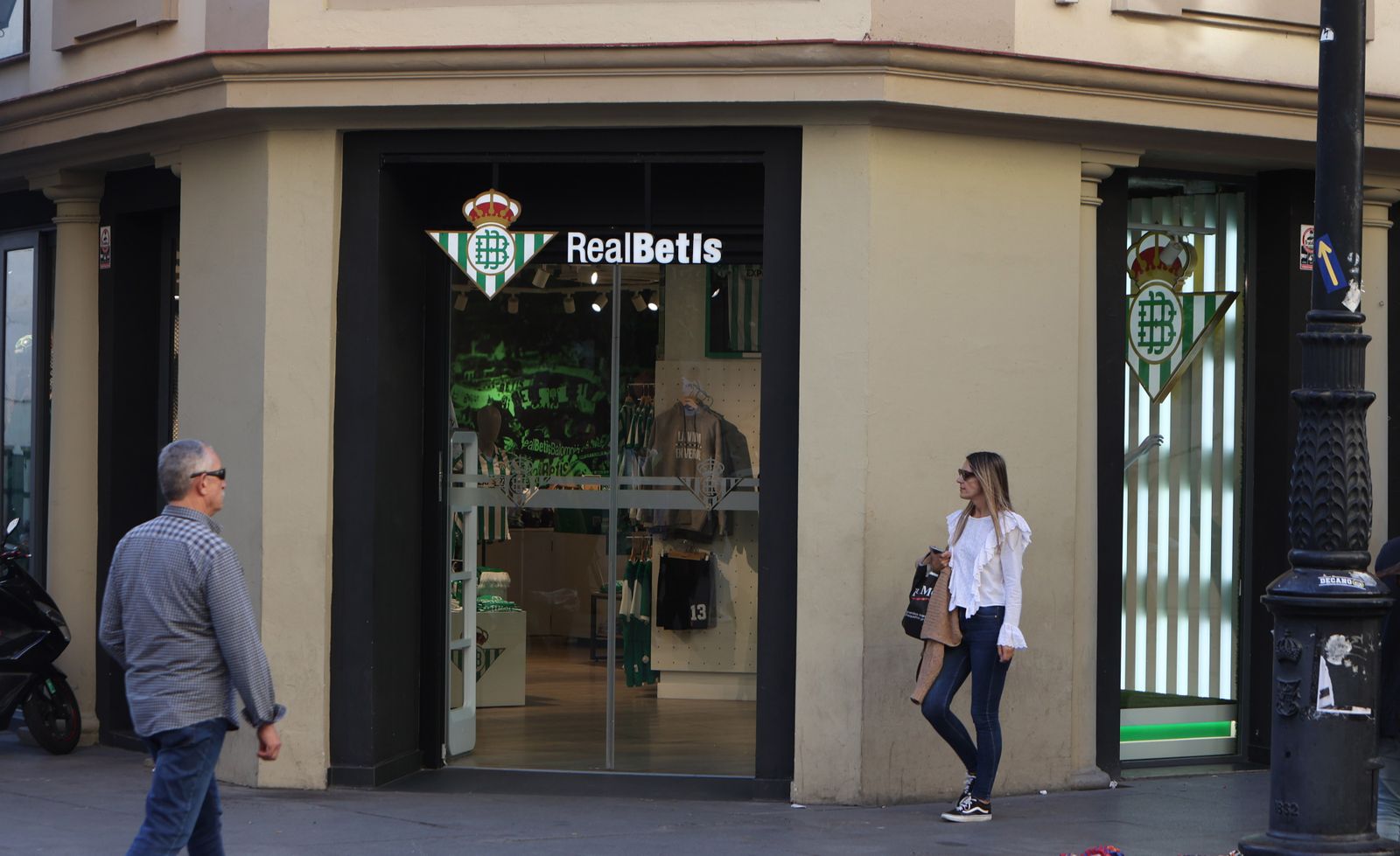 La tienda del Betis en la Avenida.