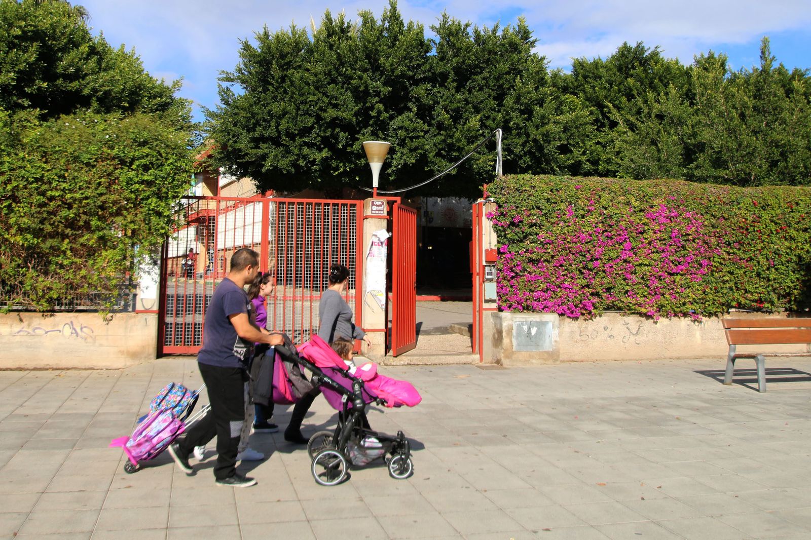 Los unos por los otros, colegios inundados  y los niños sin clases