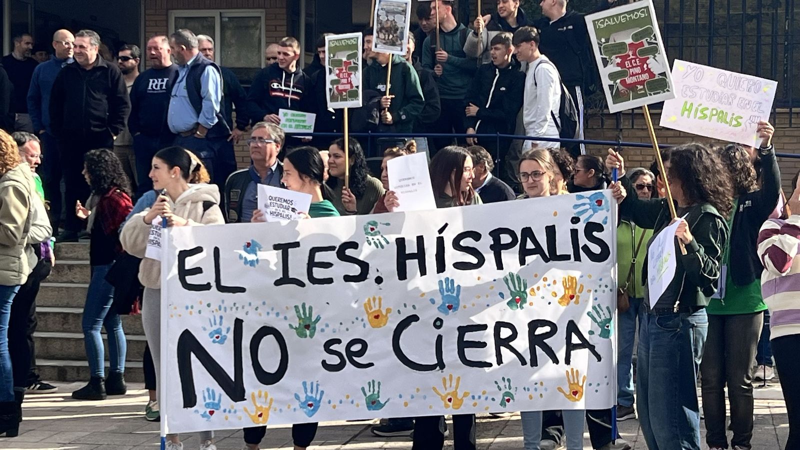 "El Híspalis resiste": estudiantes y profesores se movilizan por la educación pública en Pino Montano