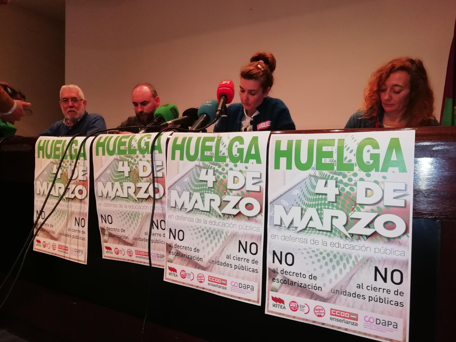 Representantes sindicales, este viernes, en la rueda de prensa.
