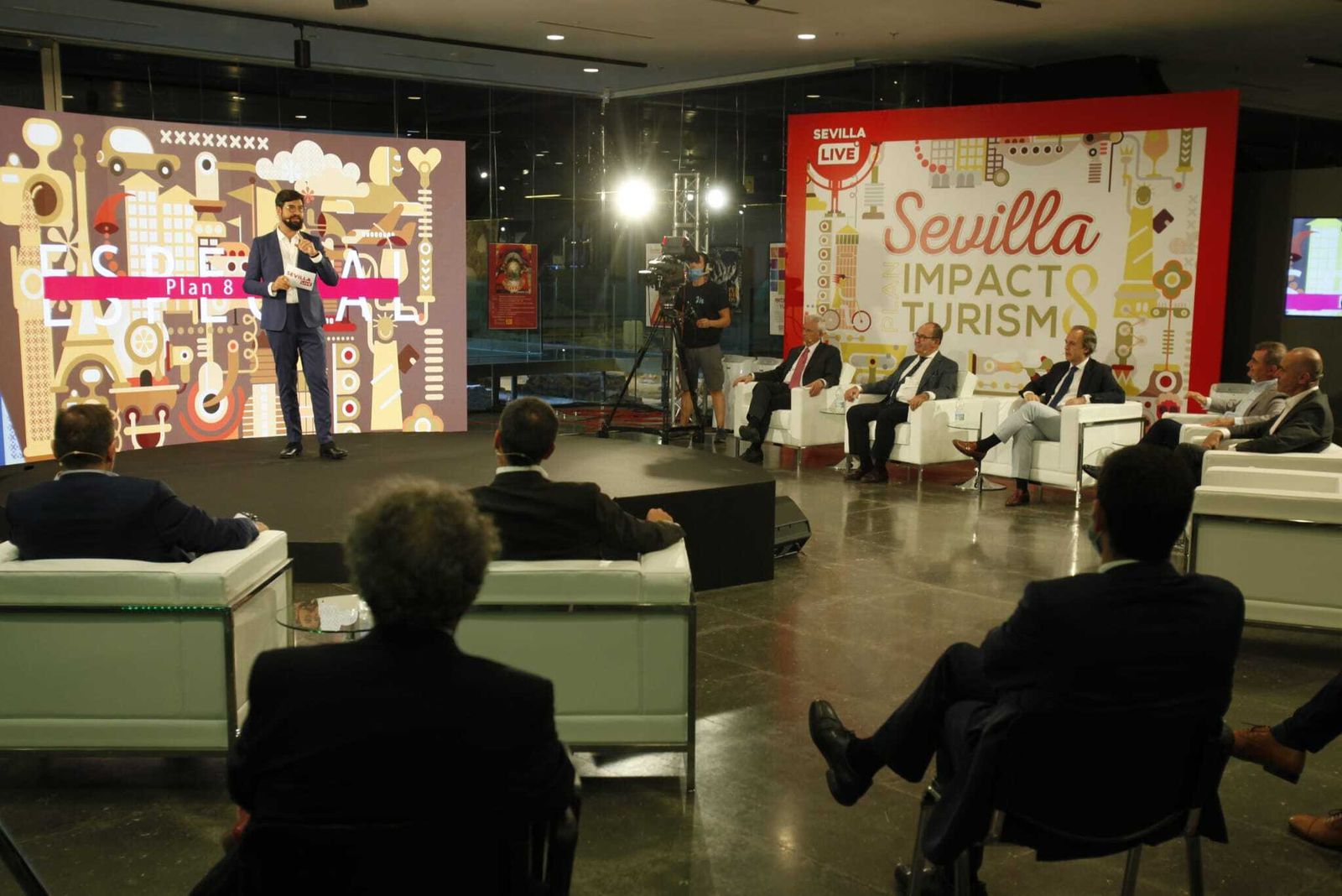 Coloquio dirigido por Manu Sánchez en el Antiquarium.