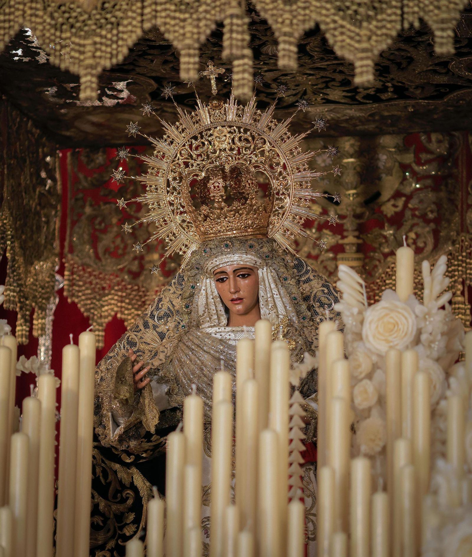 La Esperanza de Triana en su paso para la Magna de Sevilla, todas las imágenes