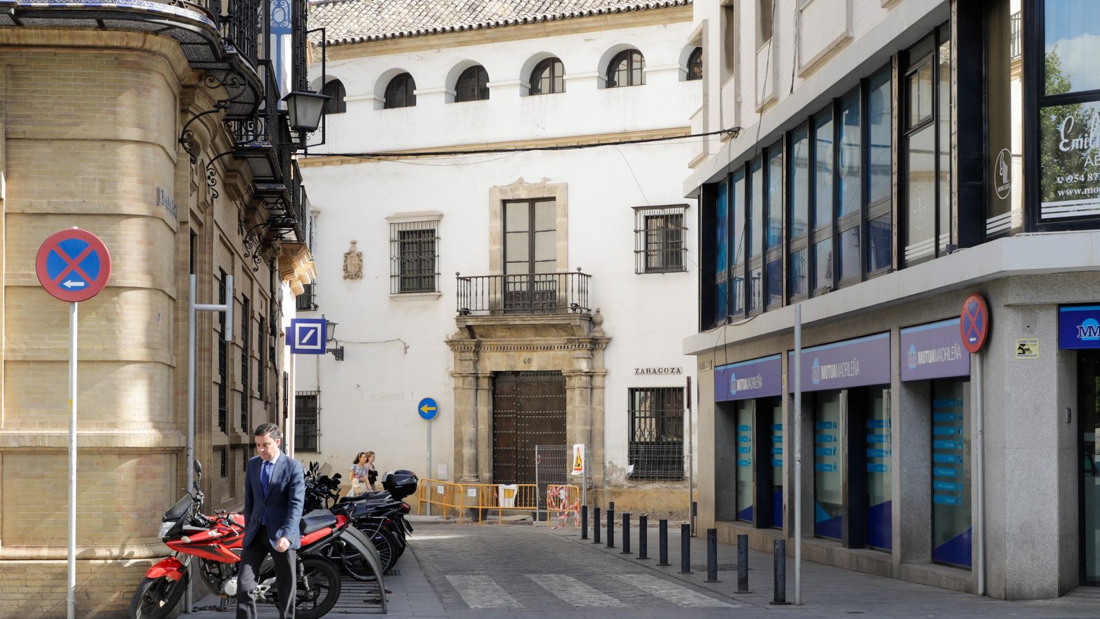 Perspectiva de la casa desde la Plaza Nueva.