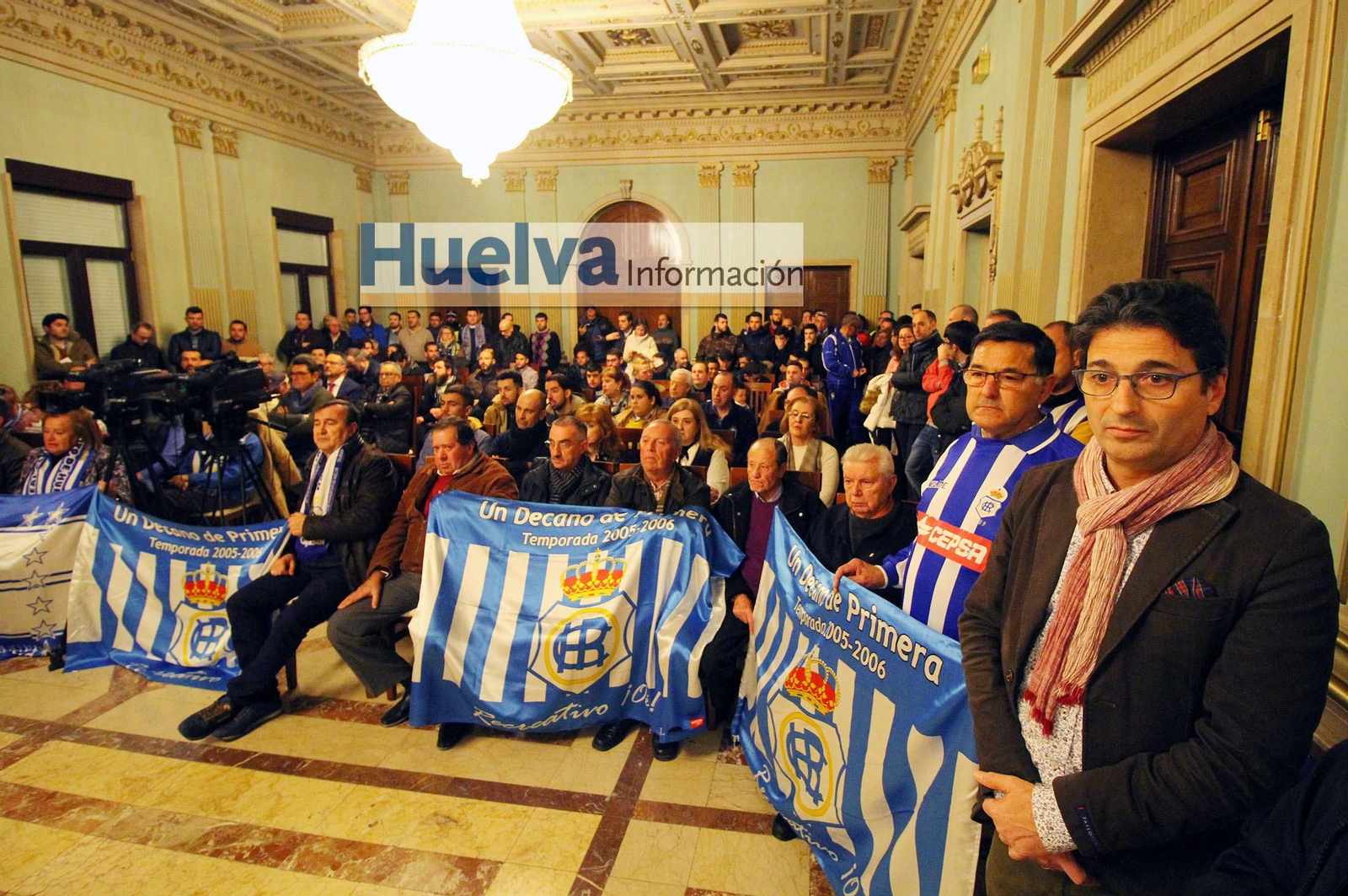 Imágenes del pleno en el ayuntamiento de Huelva para aprobar el pago de la deuda del Recre con Hacienda.