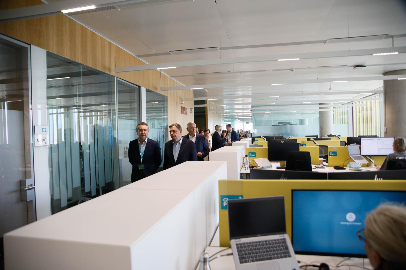 El ministro de Agricultura, Pesca y Alimentación, Luis Planas, visita el Centro Tecnológico Financiero del Grupo Cajamar en el Parque Científico-Tecnológico de Almería (PITA), en imágenes