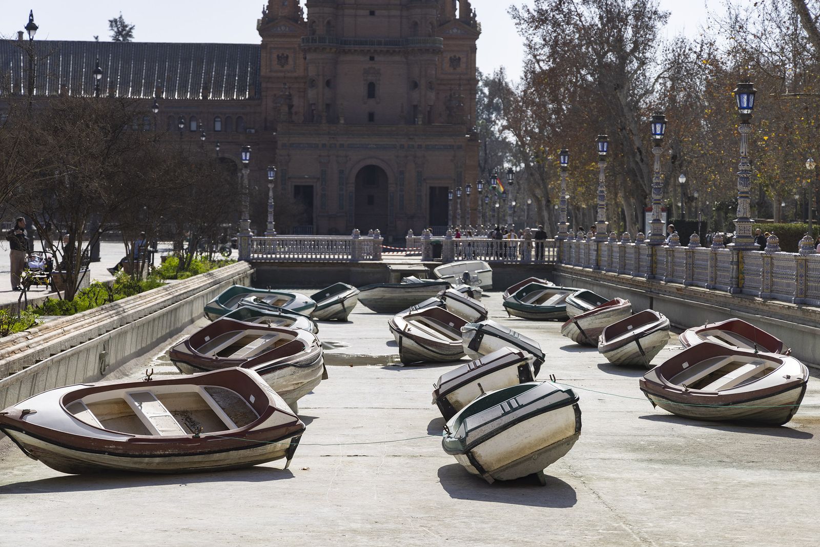 El insólito estado de la Plaza de España de Sevilla, en imágenes