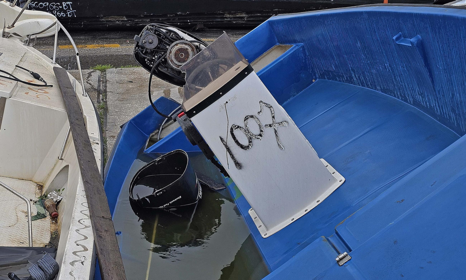 Fotos del hacinamiento de narcoembarcaciones requisadas en el Puerto de Algeciras