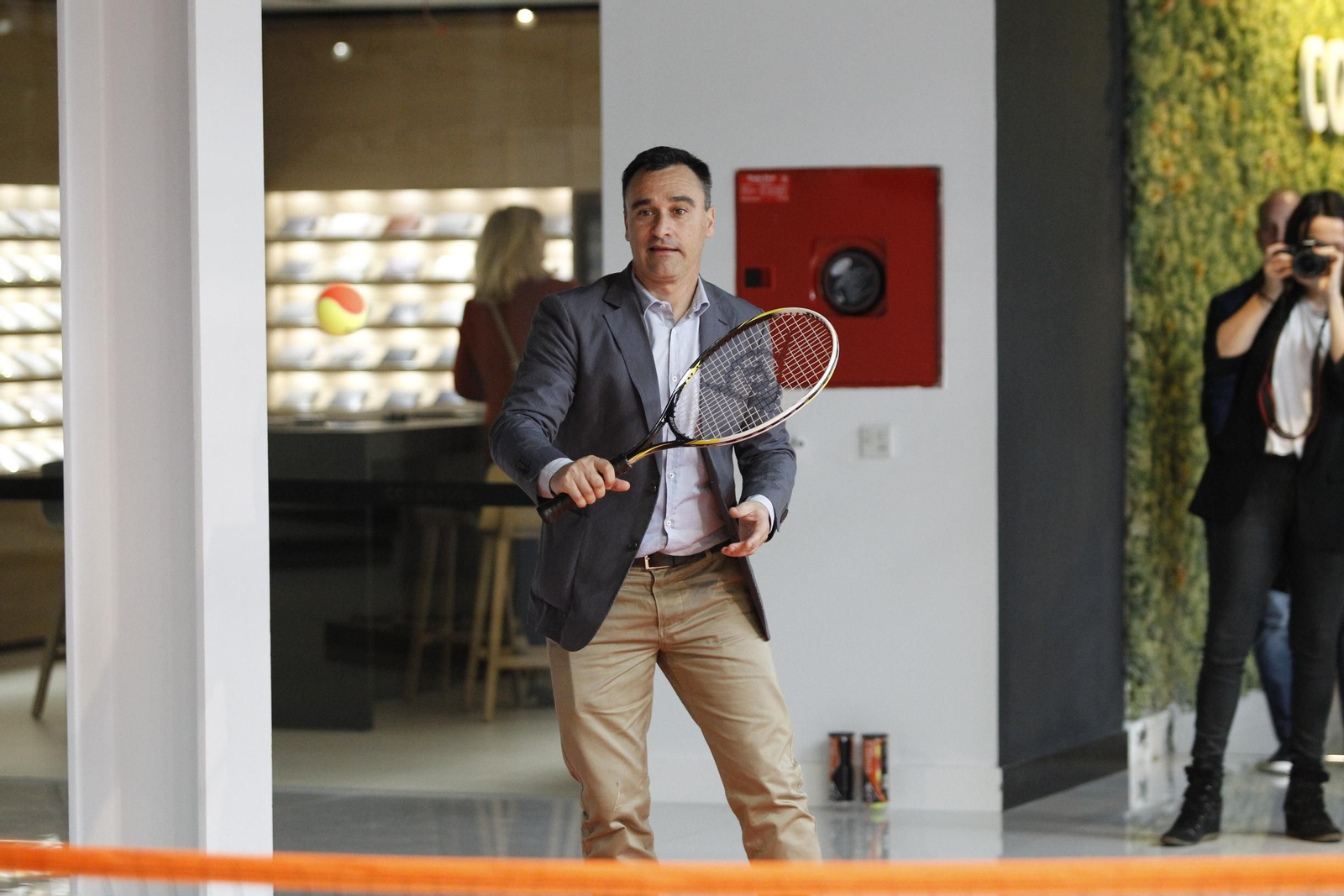 Las fotos de la vida de Manolo Santana