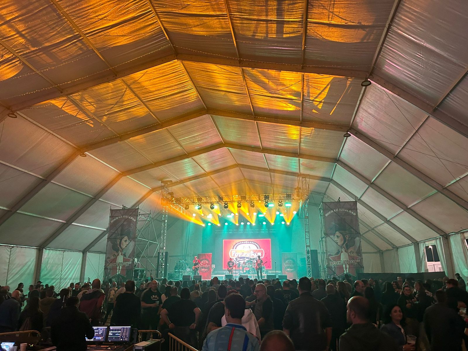 Cientos de personas asistieron a este mítico festival albojense