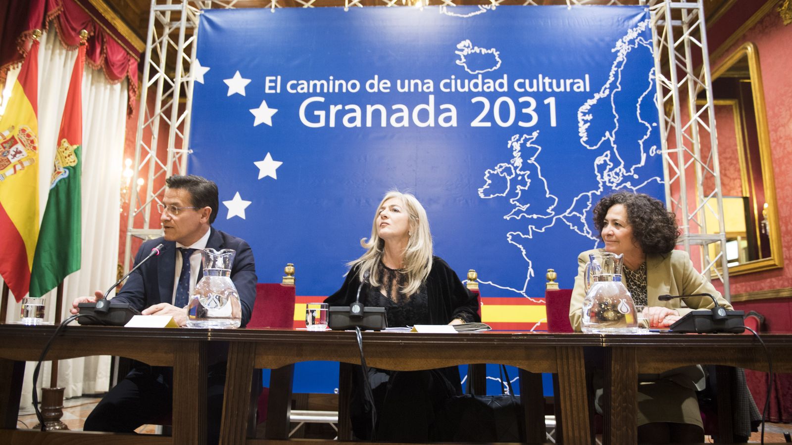El alcalde de Granada, la consejera de Cultura y la rectora de la UGR, durante la comisión en el Ayuntamiento.