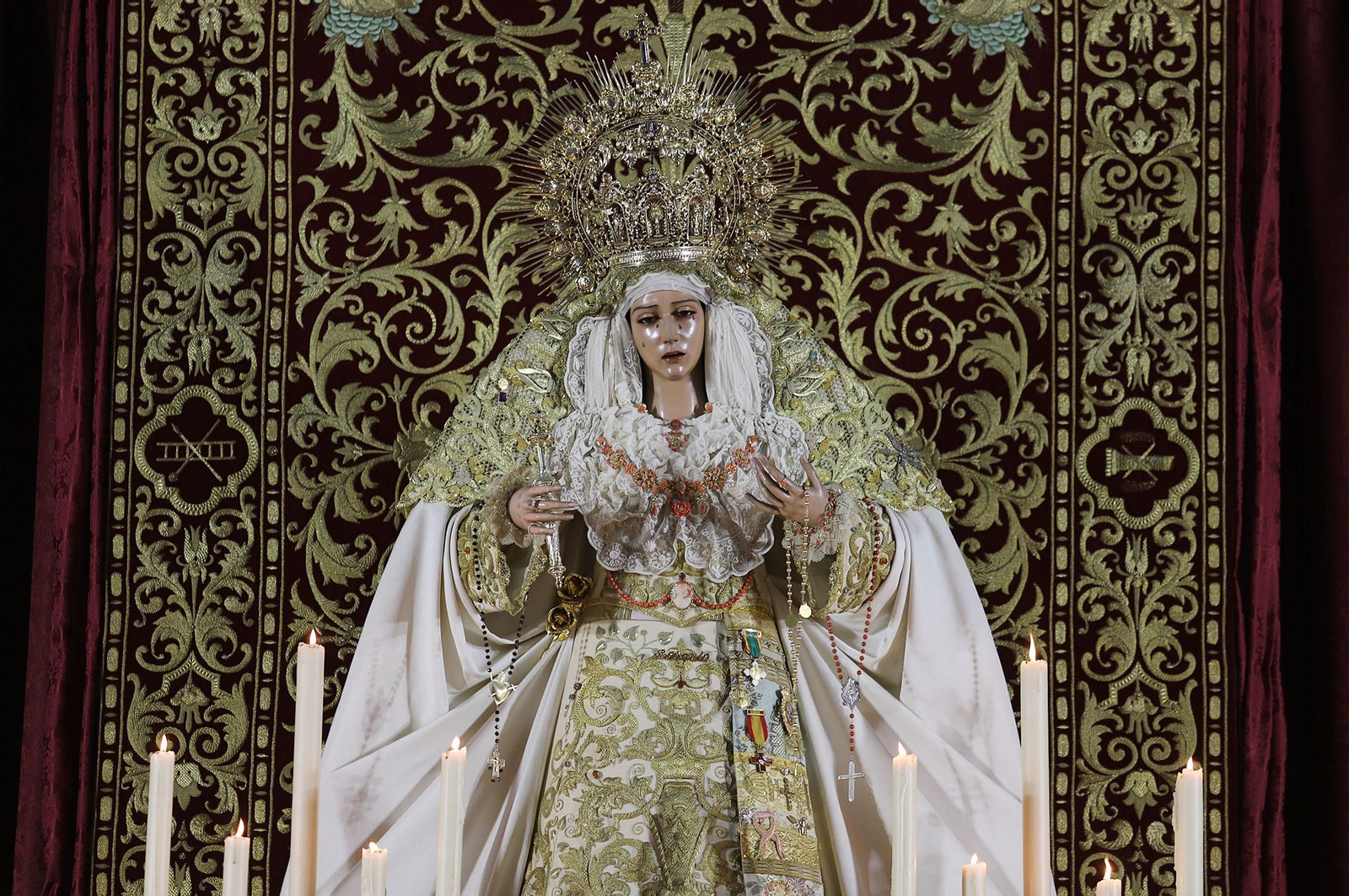 Imágenes de los cultos a la Virgen del Rosario en el Sagrado Corazón de Jesús