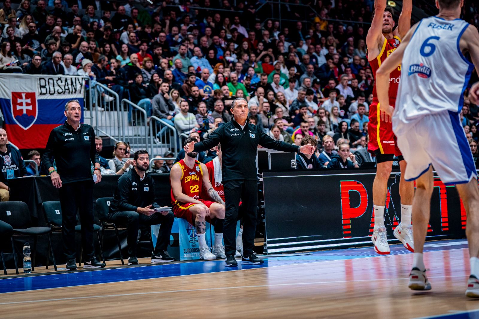 Milagro de España en la locura de Eslovaquia con buena participación de los cajistas