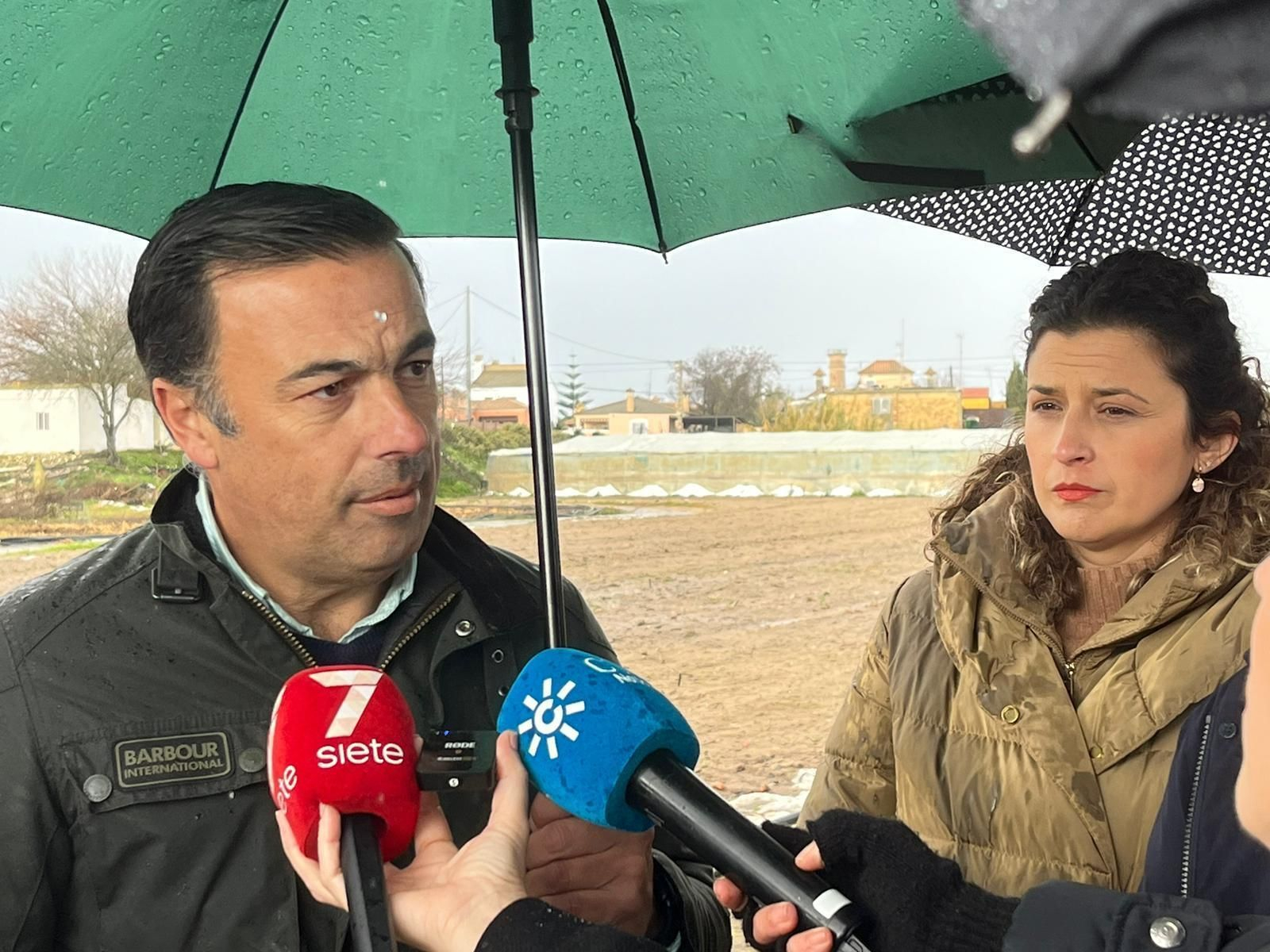 El delegado de Agricultura acude a Sanlúcar tras la granizada.
