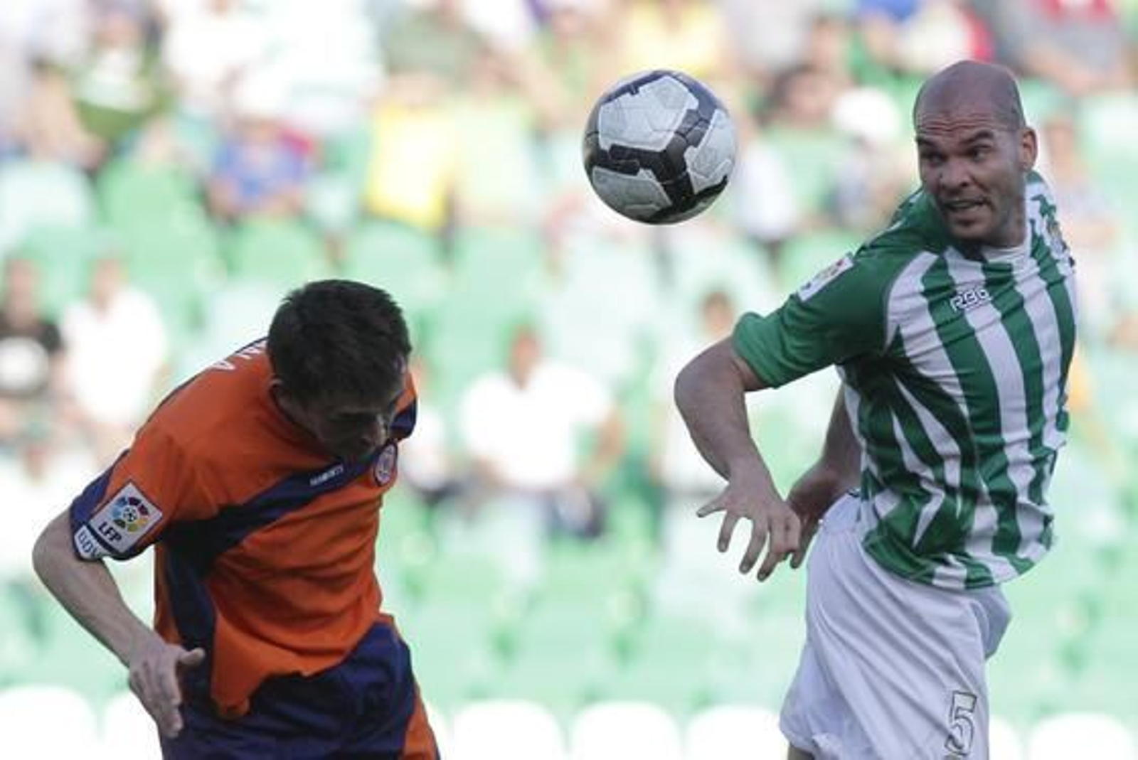 El Betis pierde en el Ruiz de Lopera ante el Girona. / Antonio Pizarro