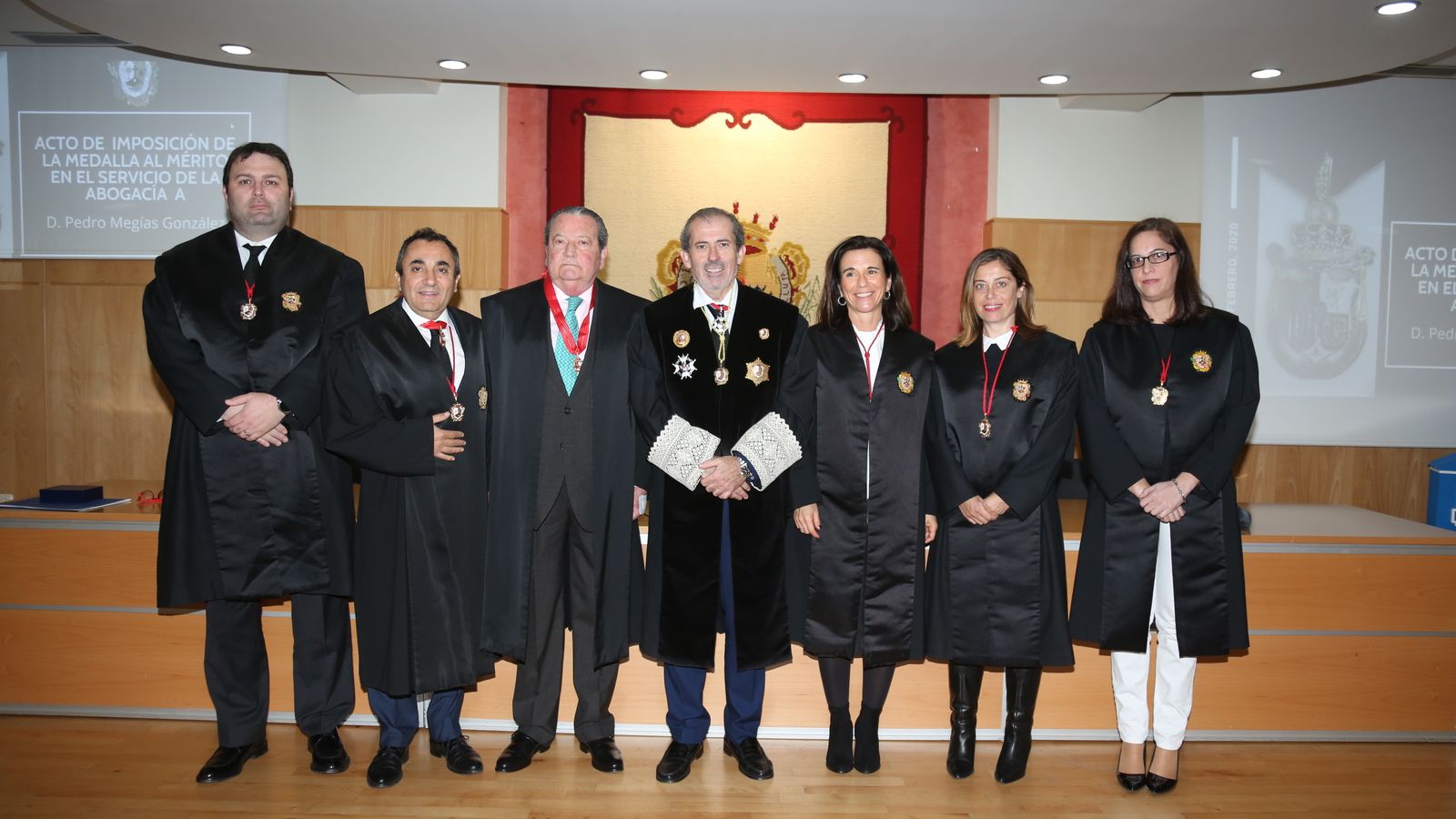 Javier Lara, Pedro Megías, Inmaculada Atencia y varios diputados de la Junta de Gobierno.