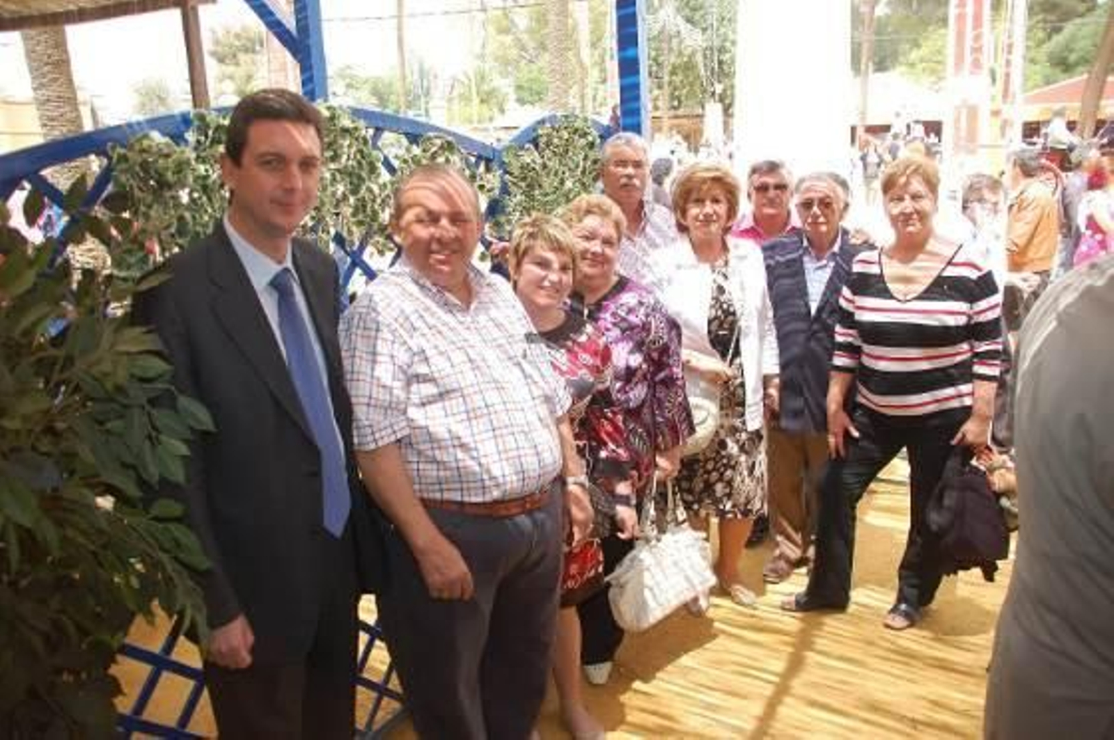 Manuel García López, del Restaurante ‘El Gordo’, posa junto a unos familiares y Miguel Berraquero, gerente del Diario.

Foto: Manu Garcia